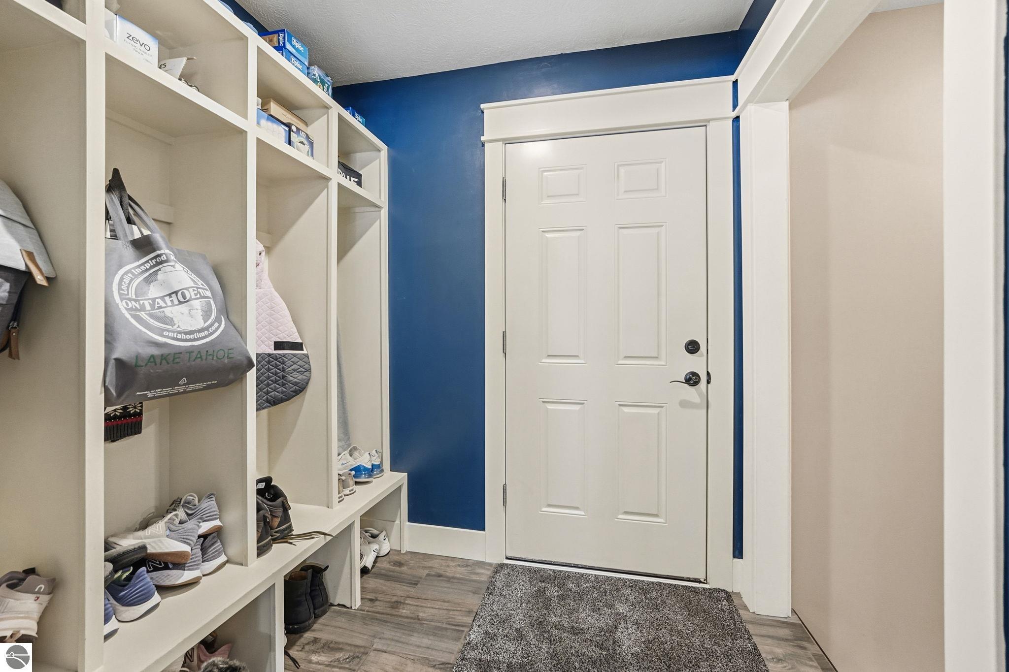 3364 Inland Oaks Drive S