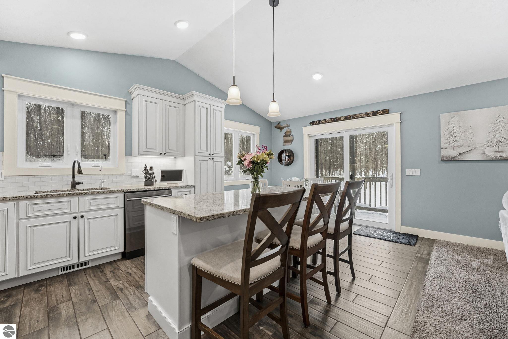 3364 Inland Oaks Drive S