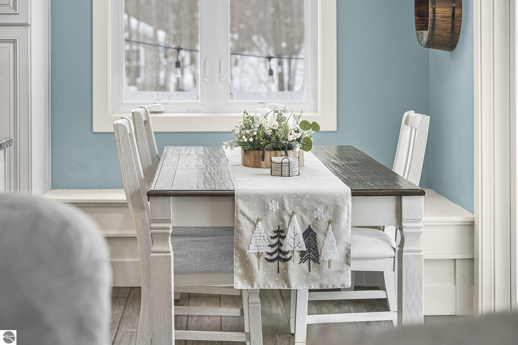 3364 Inland Oaks Drive S