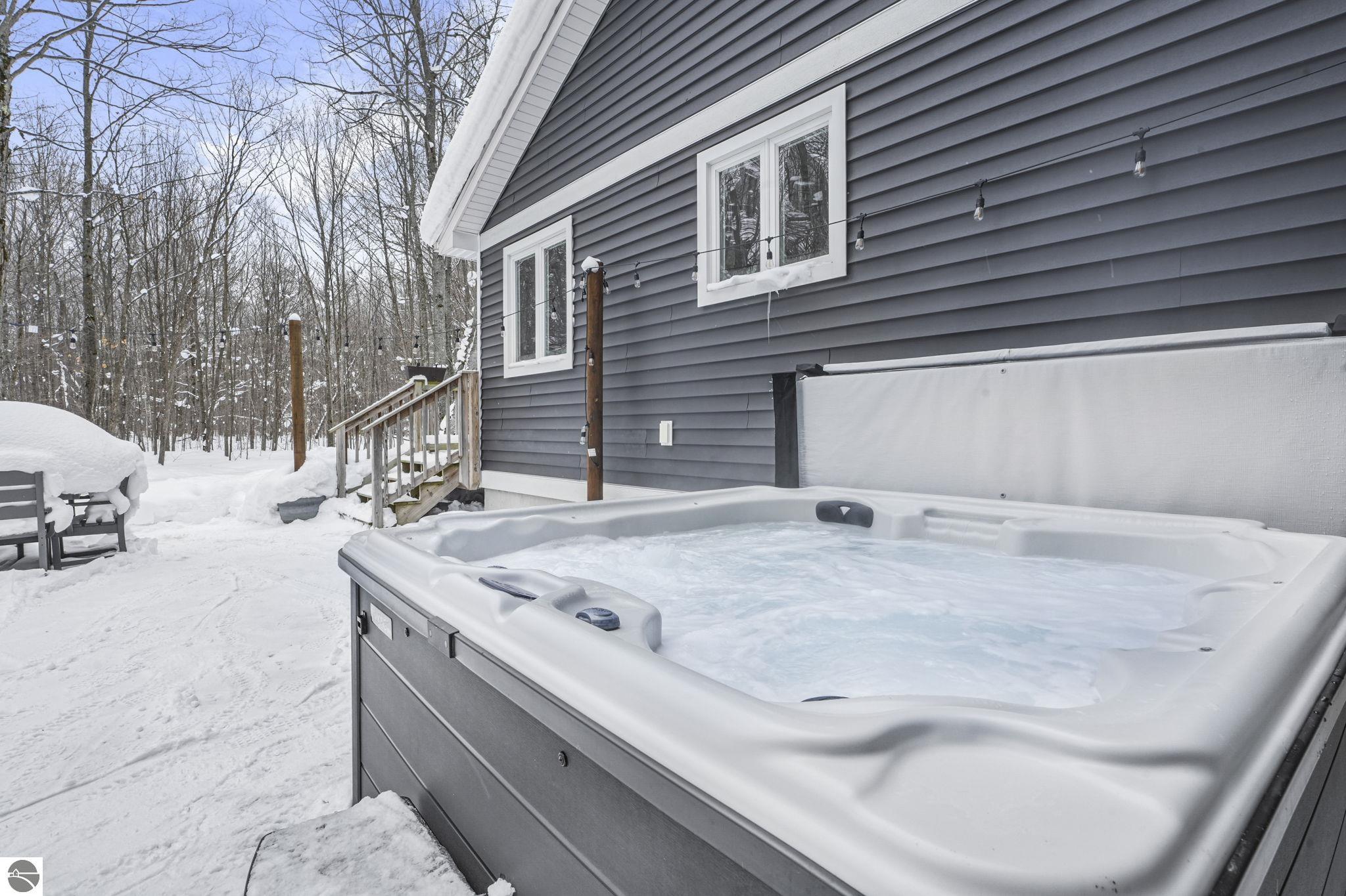 3364 Inland Oaks Drive S