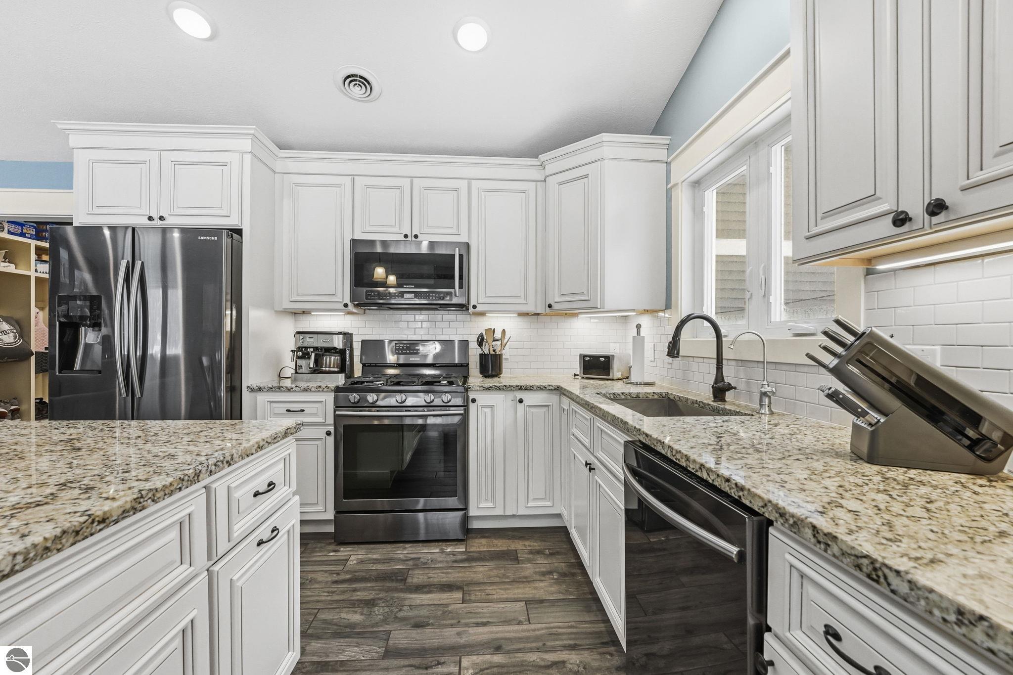 3364 Inland Oaks Drive S