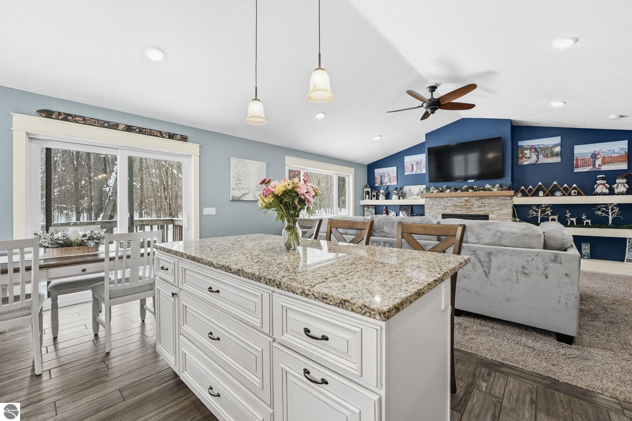 3364 Inland Oaks Drive S