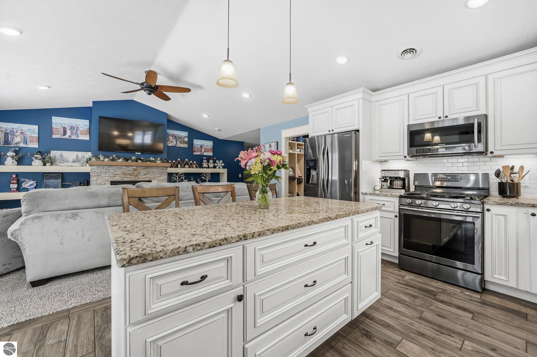 3364 Inland Oaks Drive S