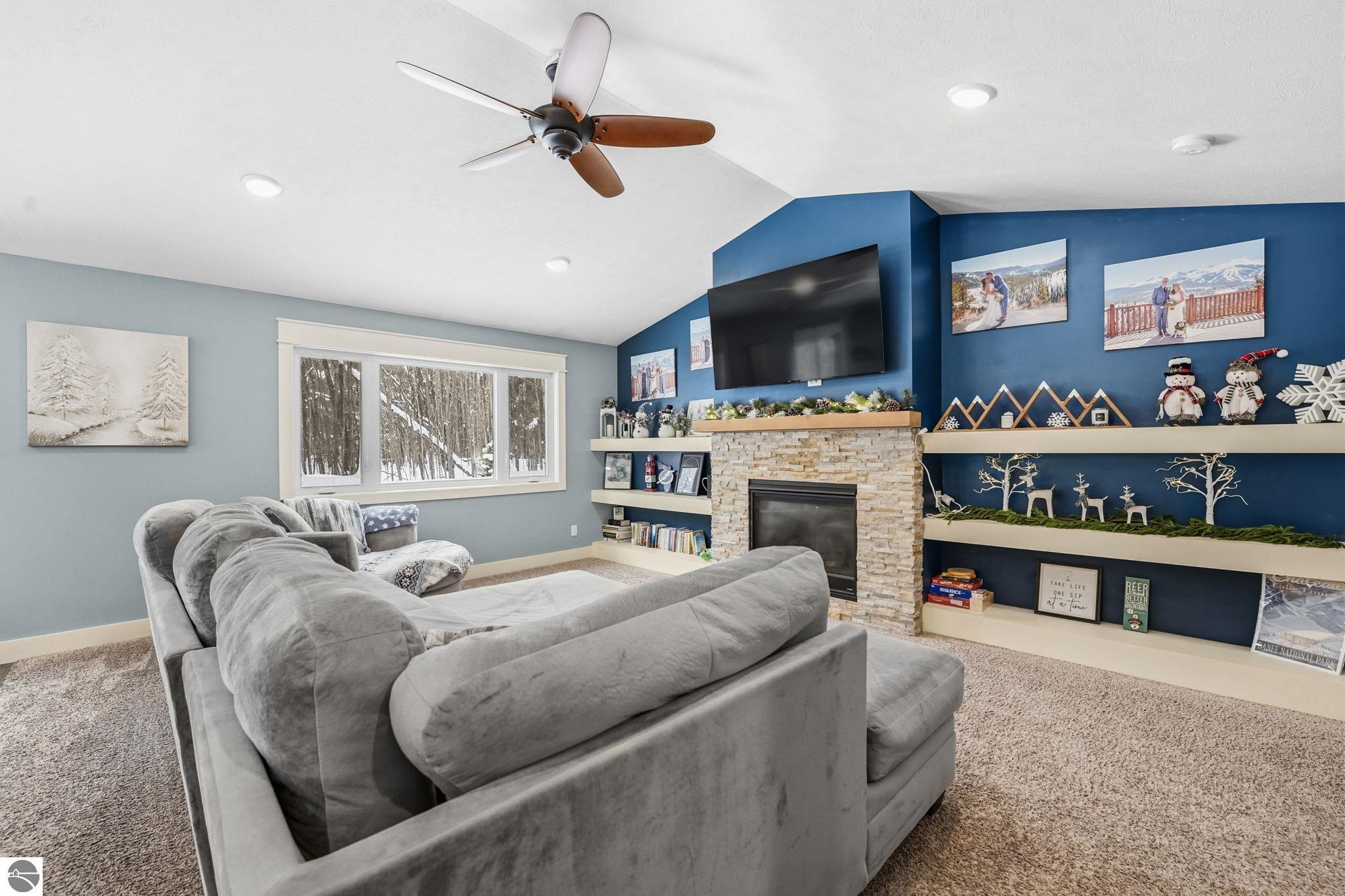 3364 Inland Oaks Drive S