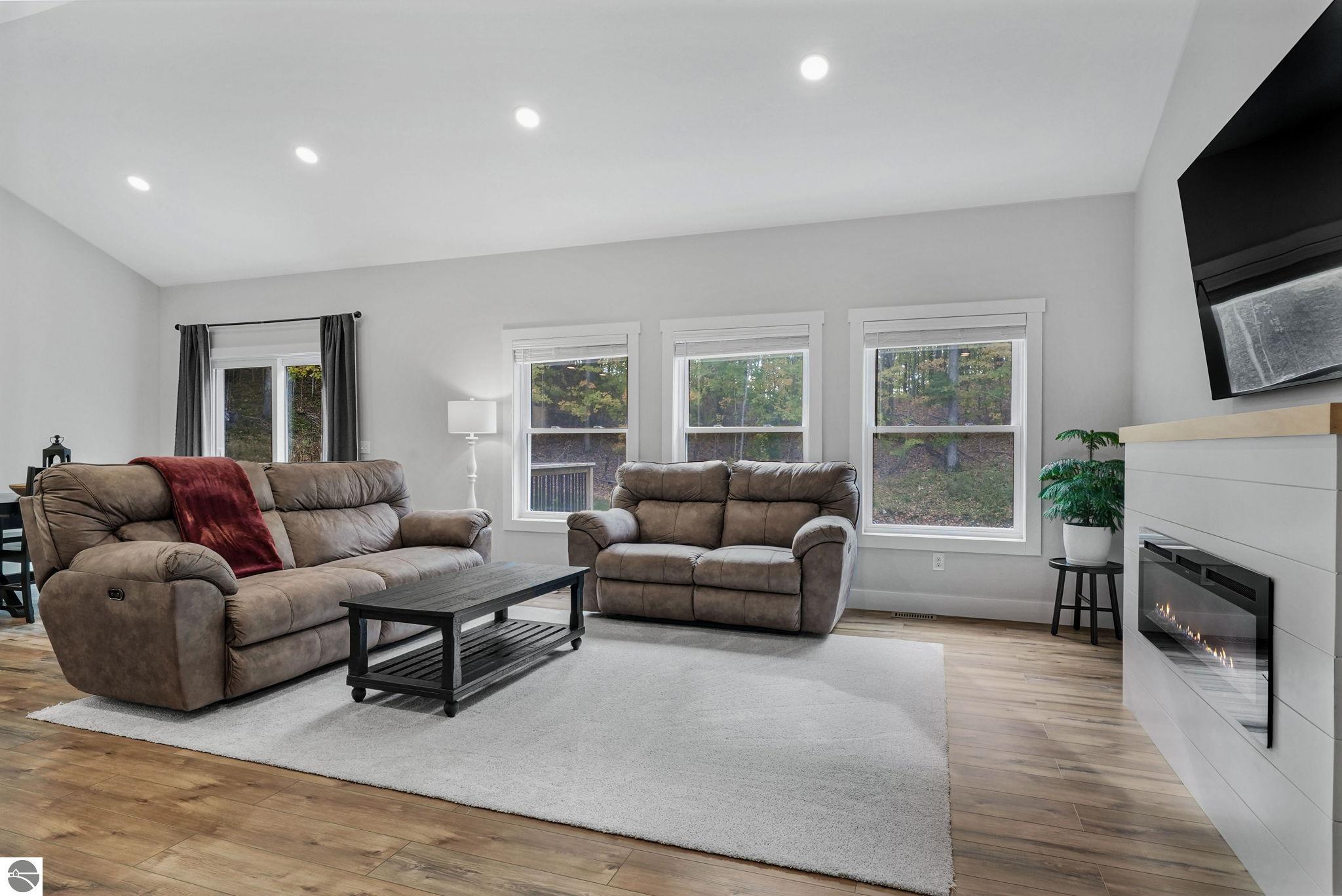 7661 Switchback Trail