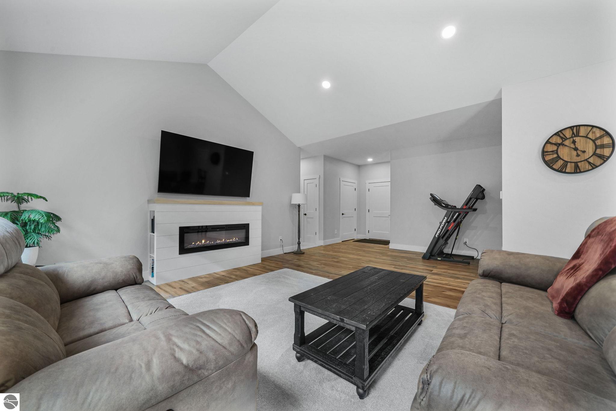 7661 Switchback Trail