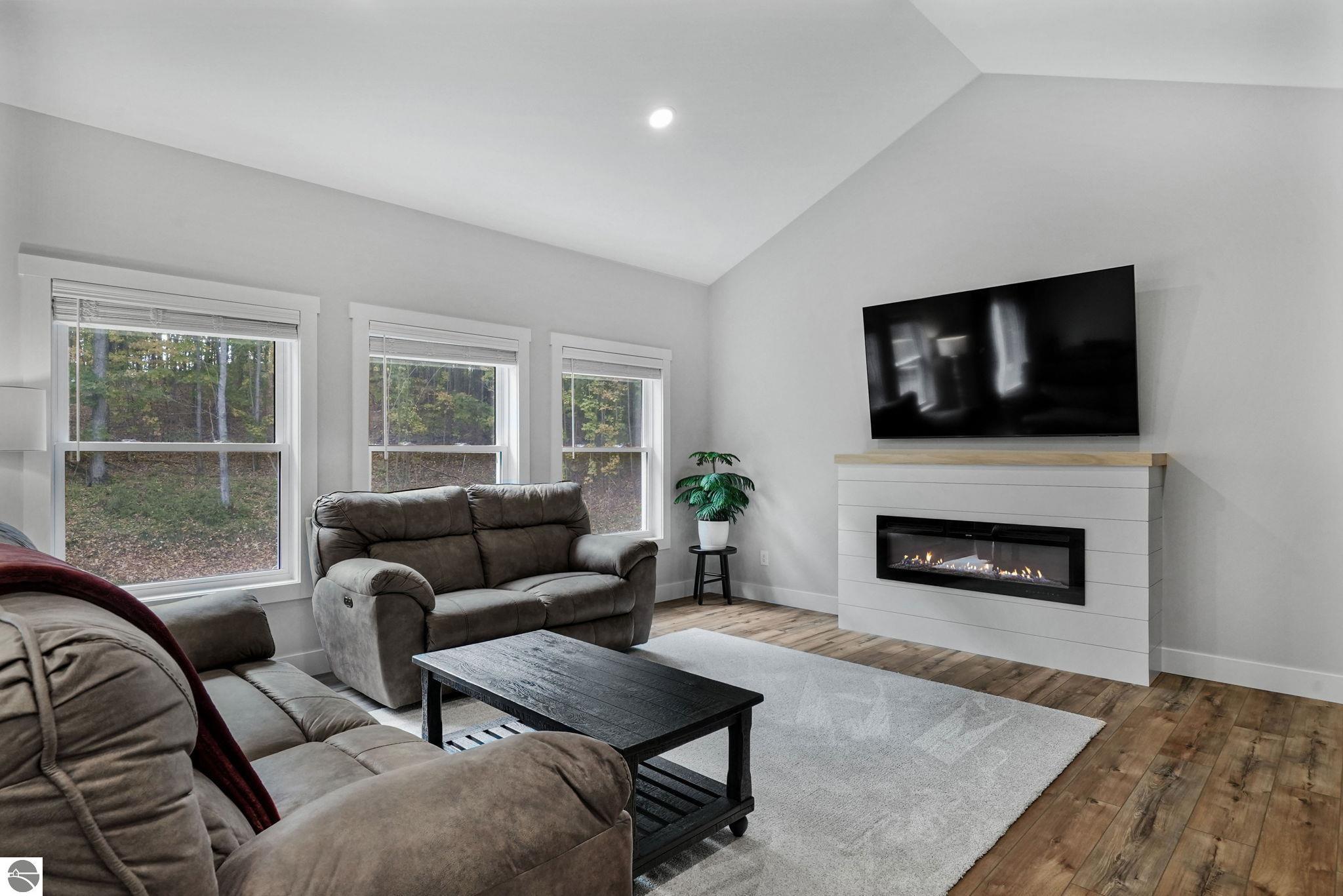 7661 Switchback Trail