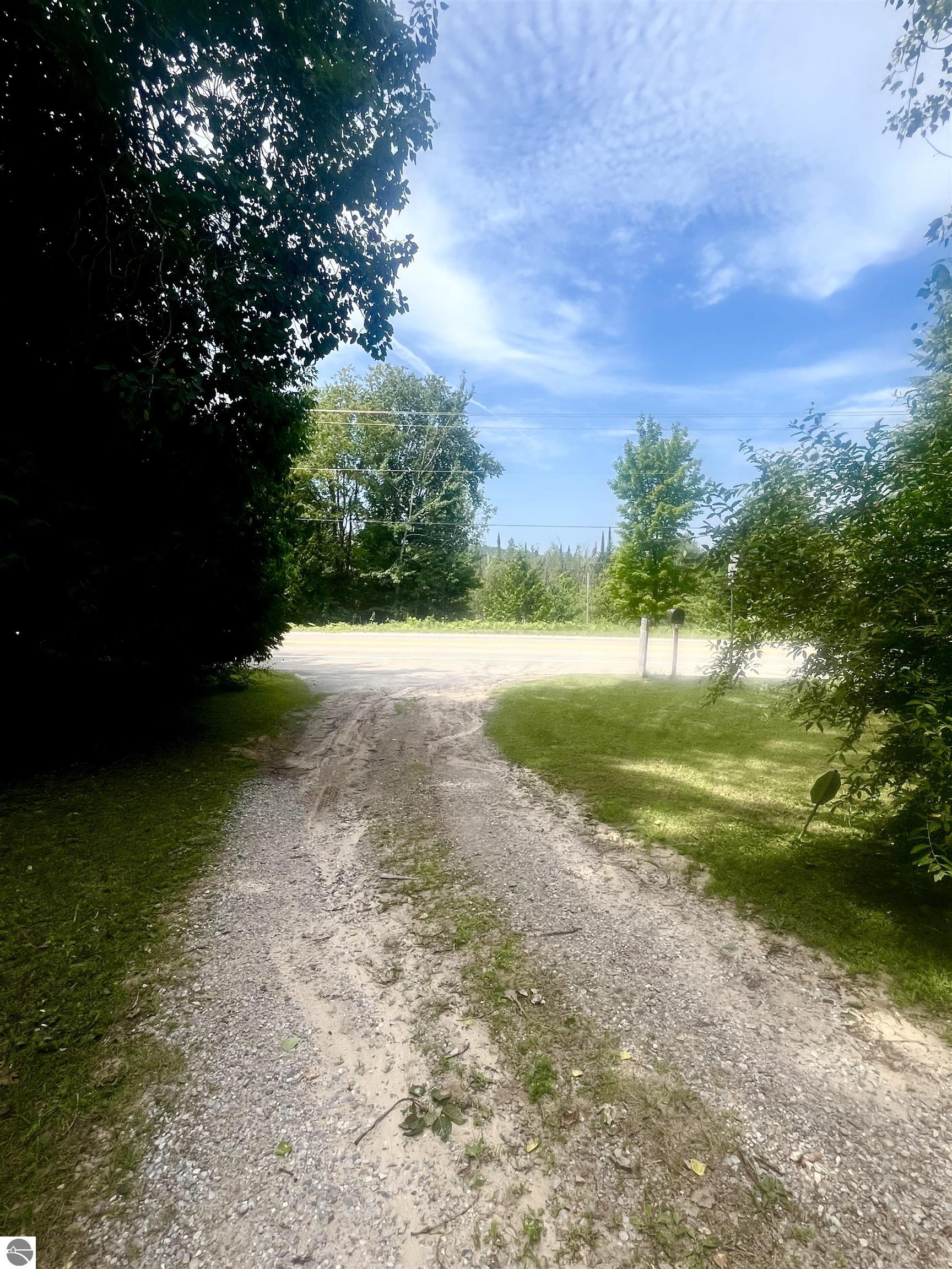 9452 N Manitou Trail