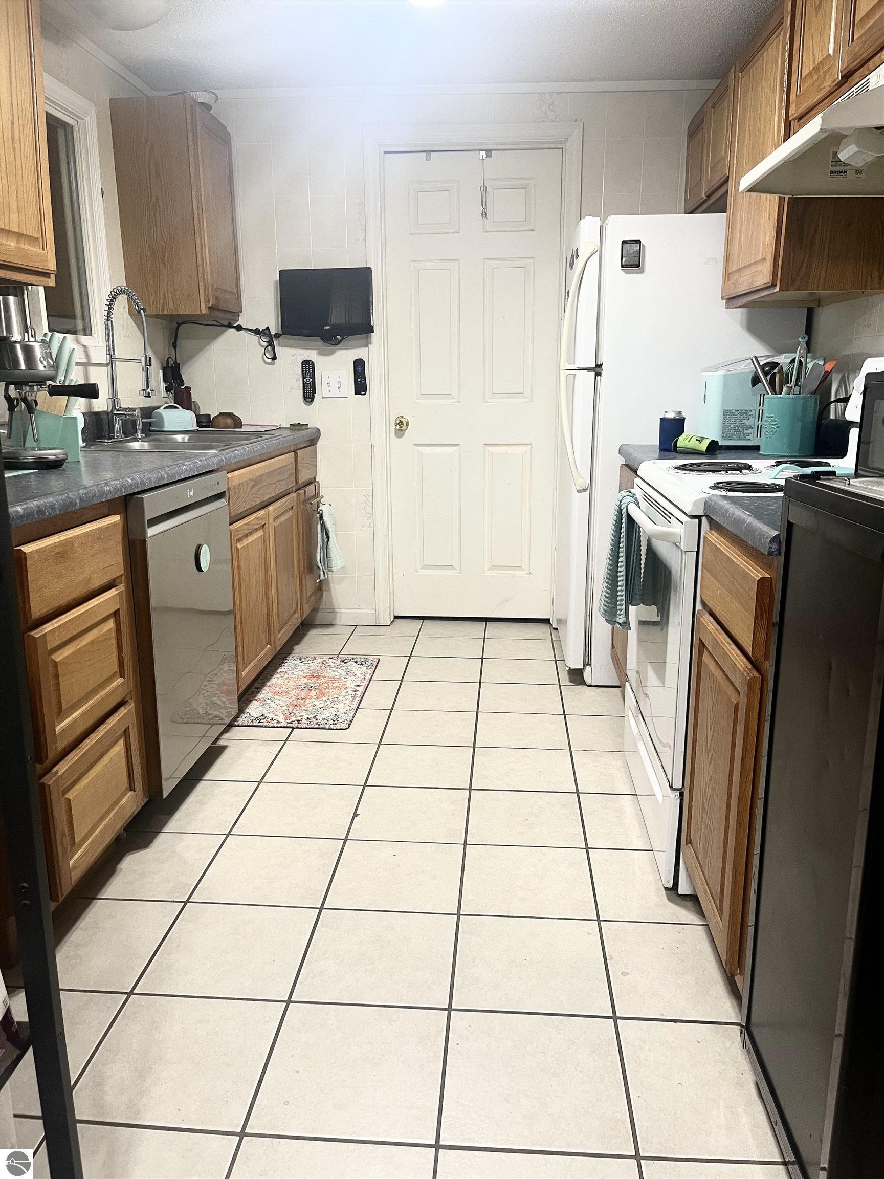 9452 N Manitou Trail