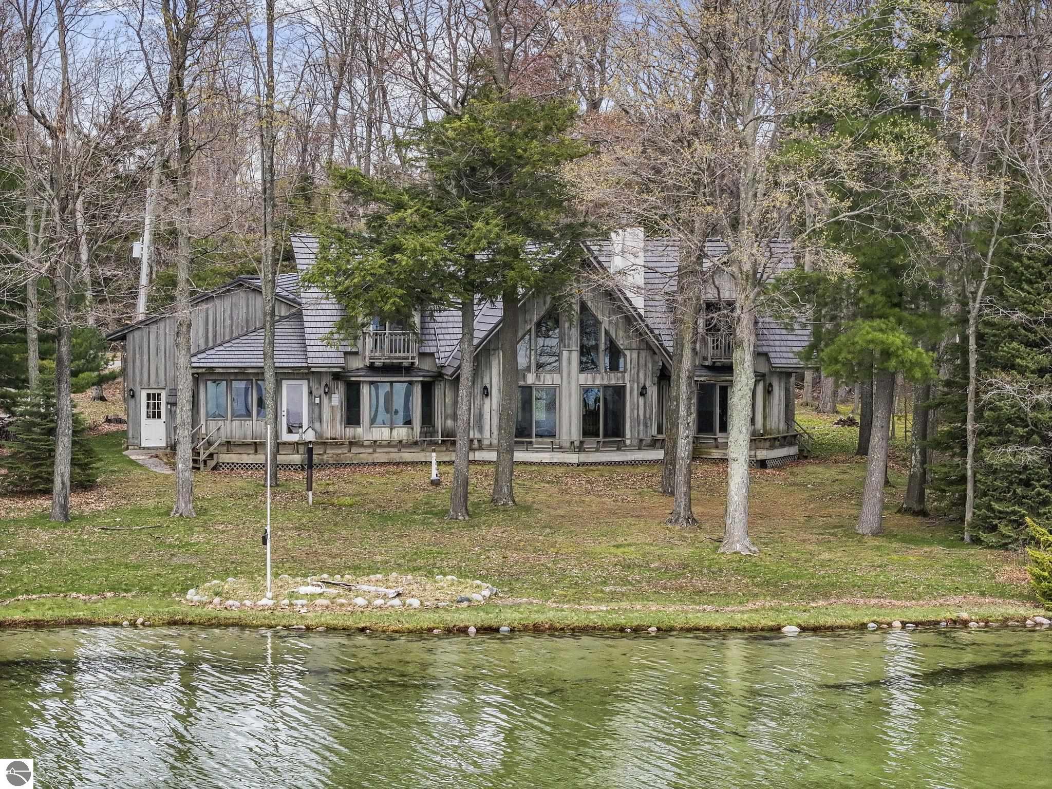45 W Traverse Lake Road