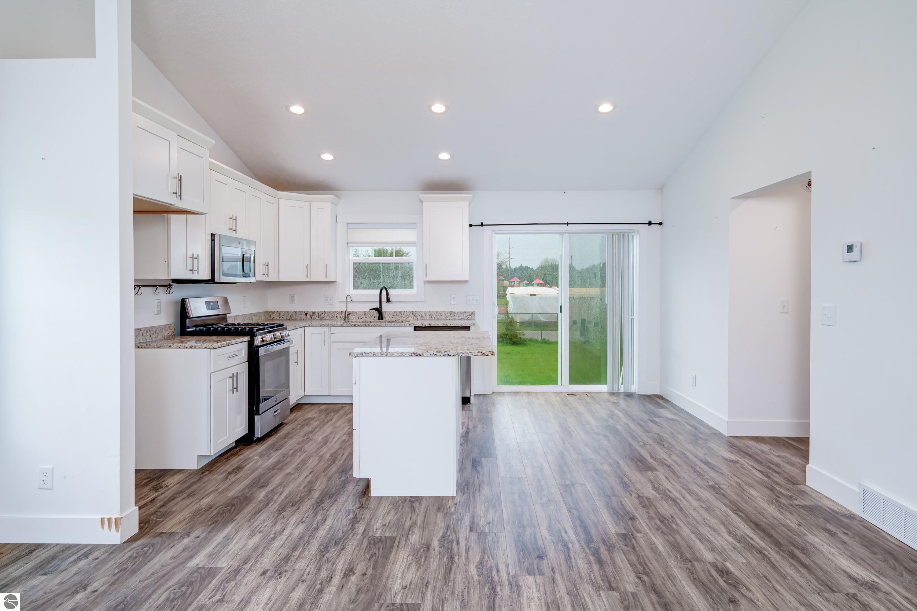 2112 Staghorn Ave
