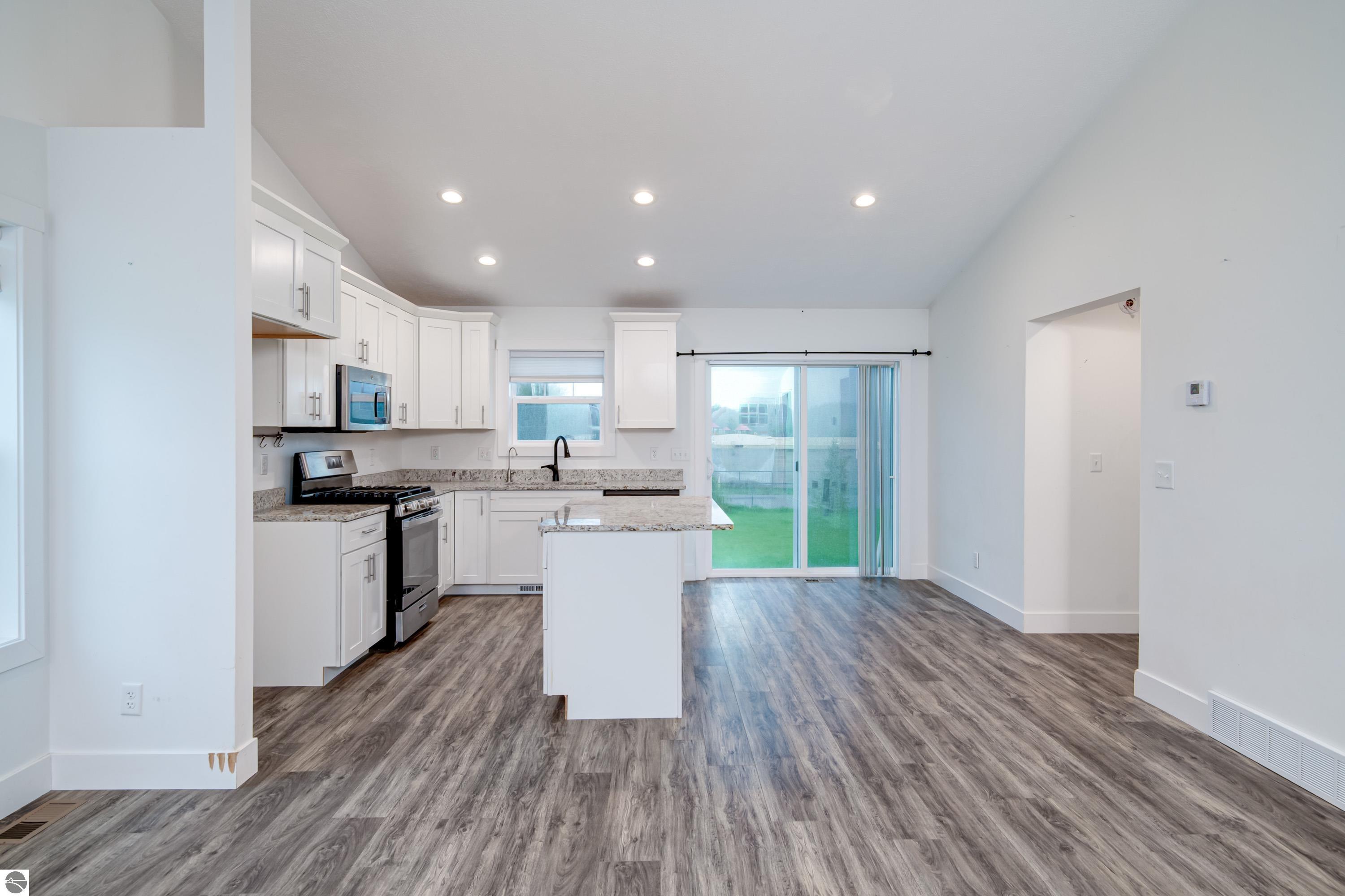 2112 Staghorn Ave