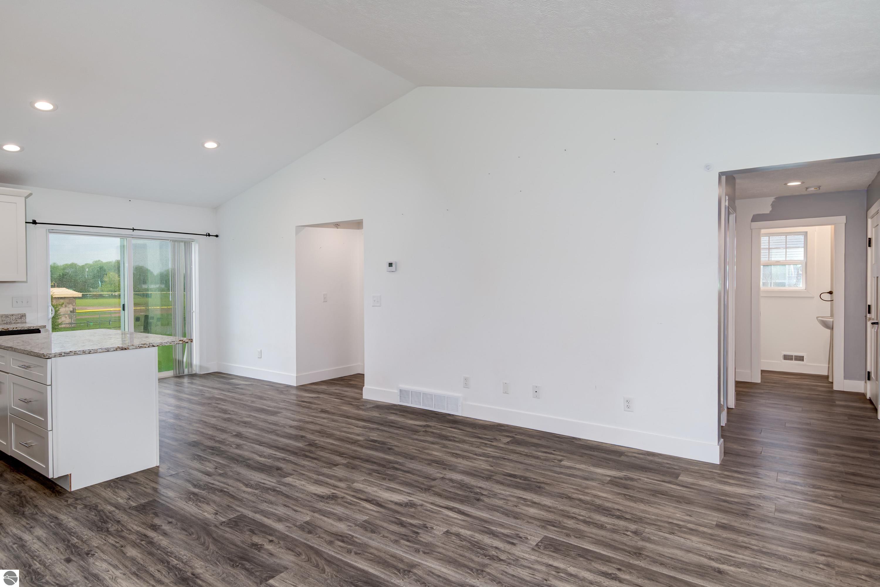 2112 Staghorn Ave