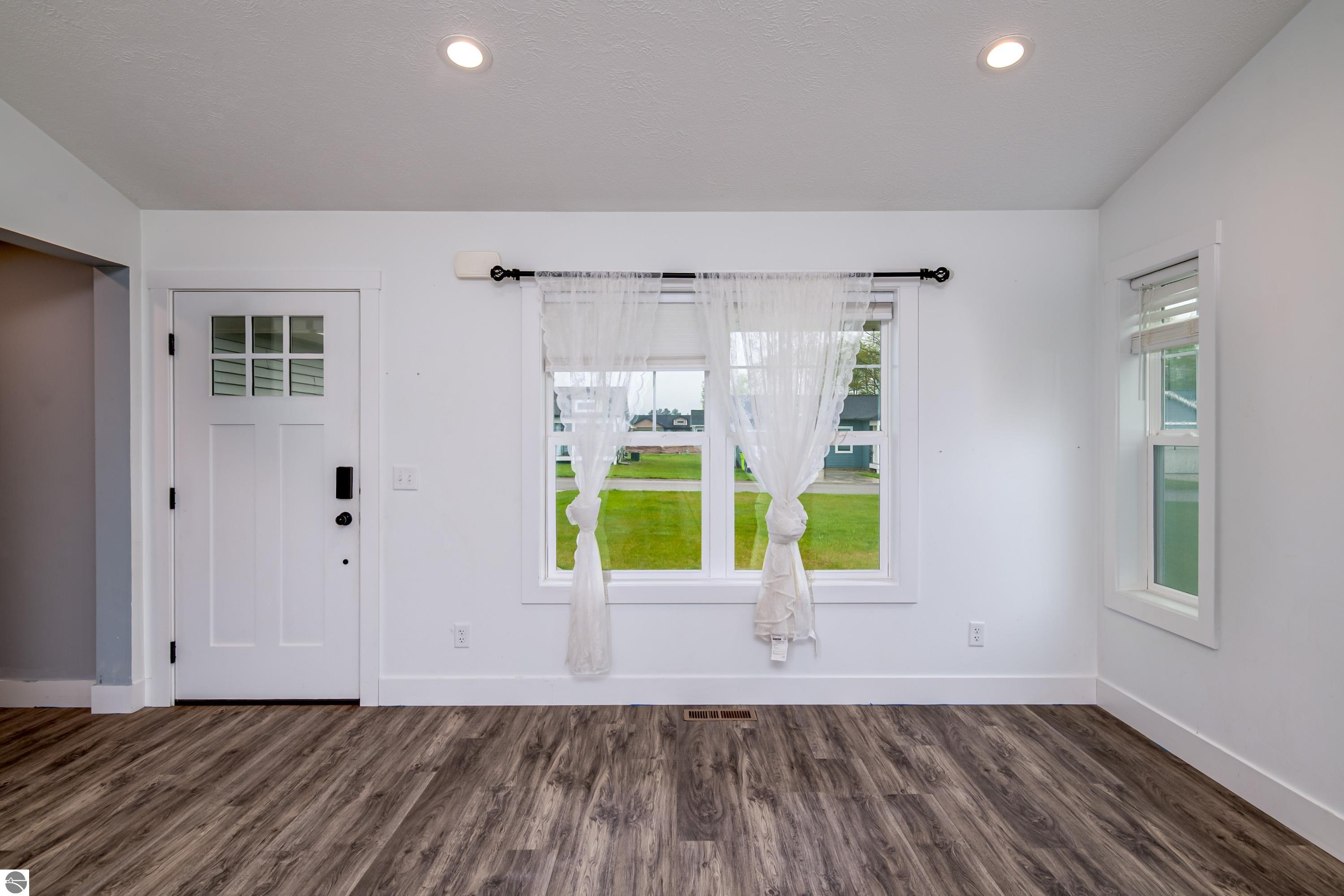 2112 Staghorn Ave