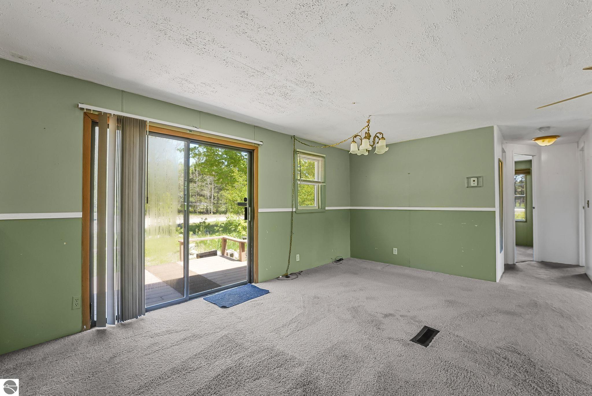 1124 W Eddy School Road