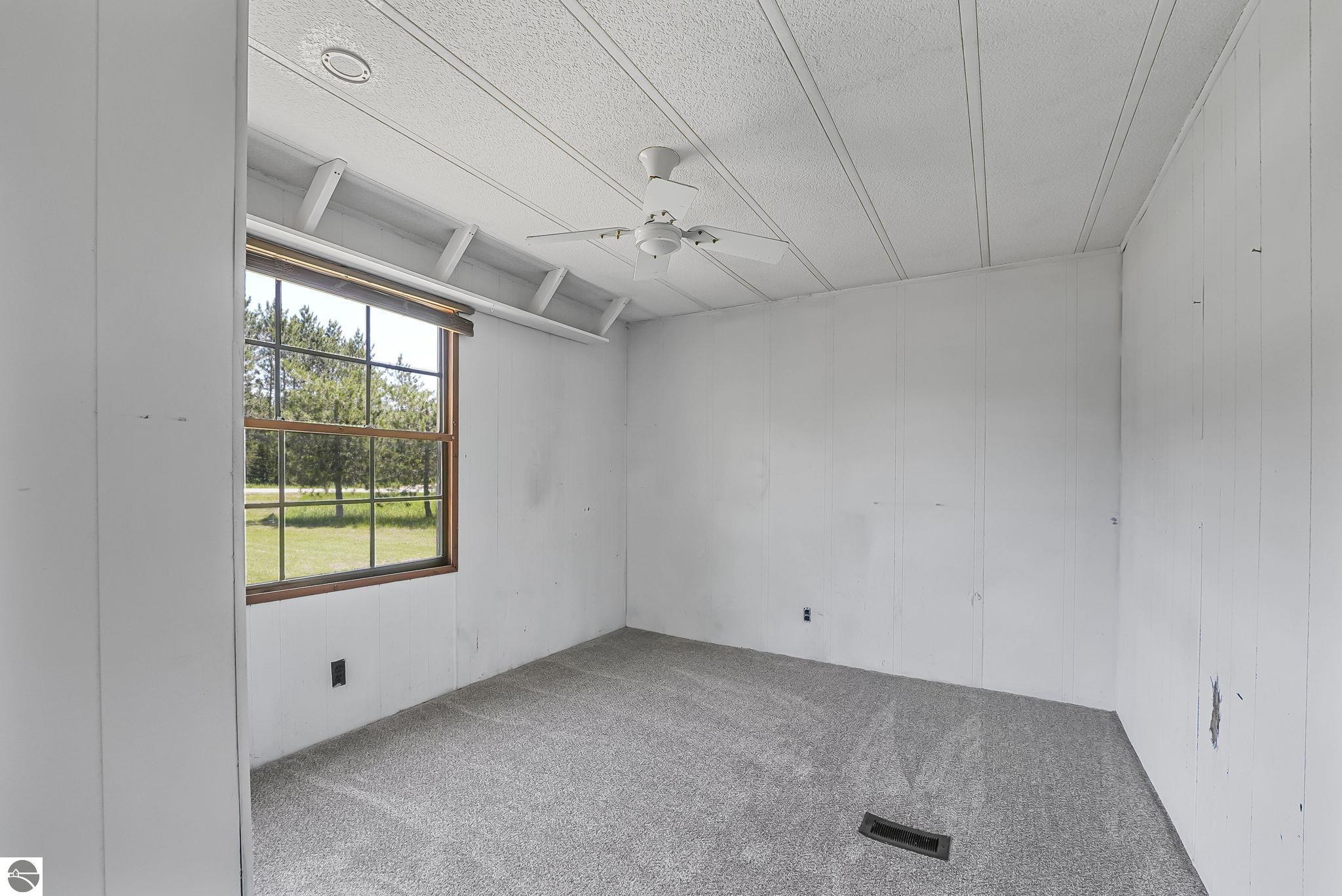 1124 W Eddy School Road