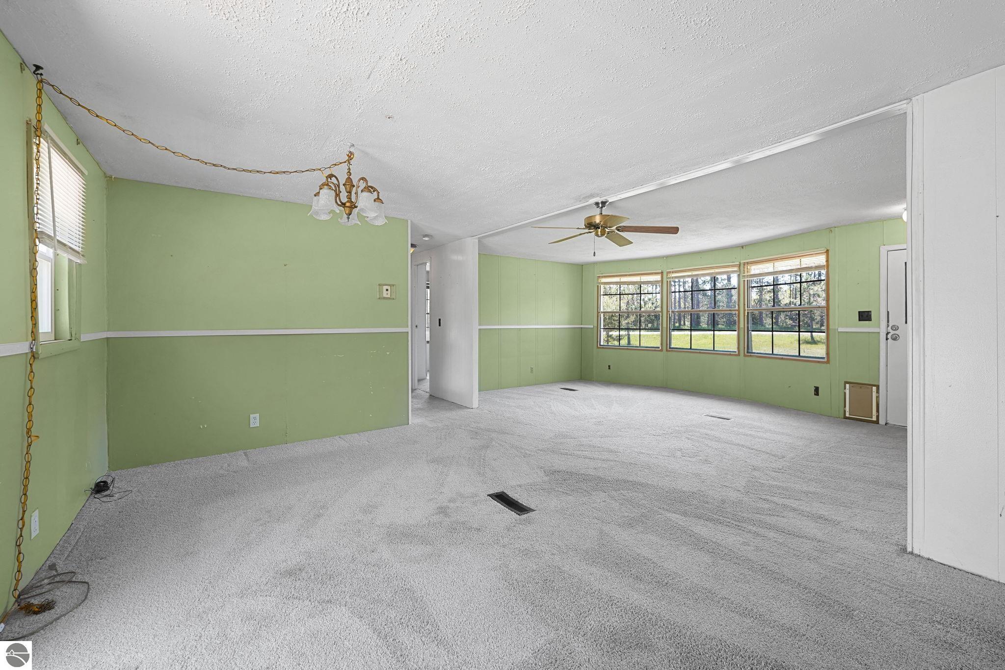 1124 W Eddy School Road