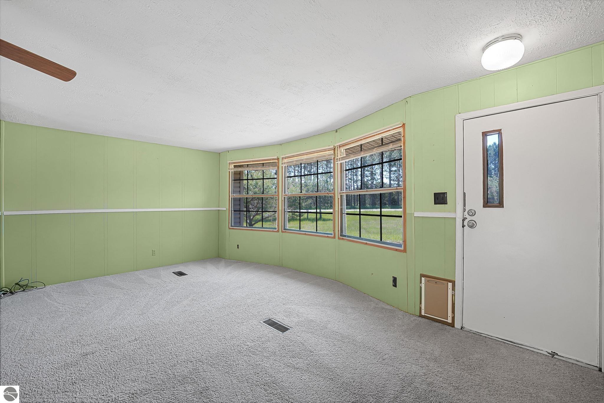 1124 W Eddy School Road