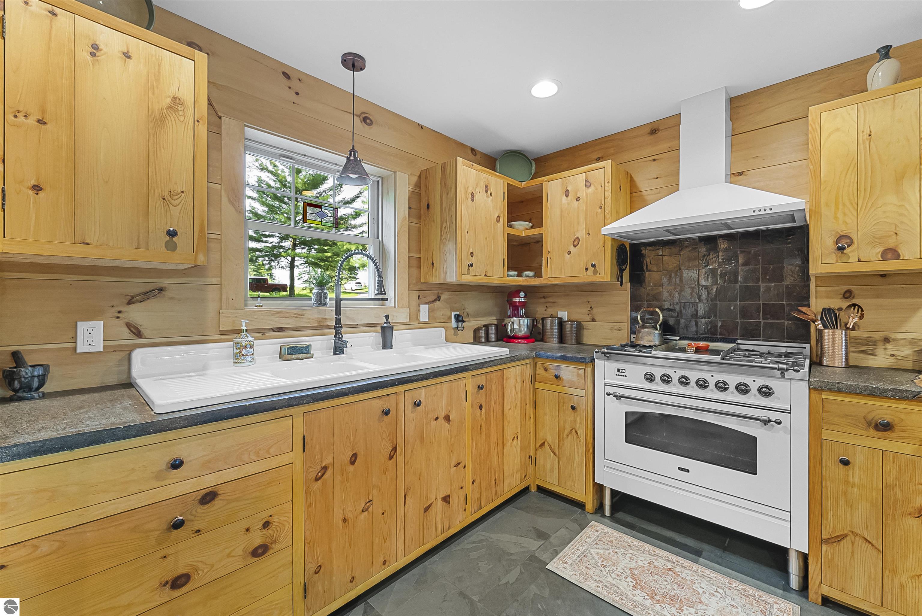 8088 N Roberts Road