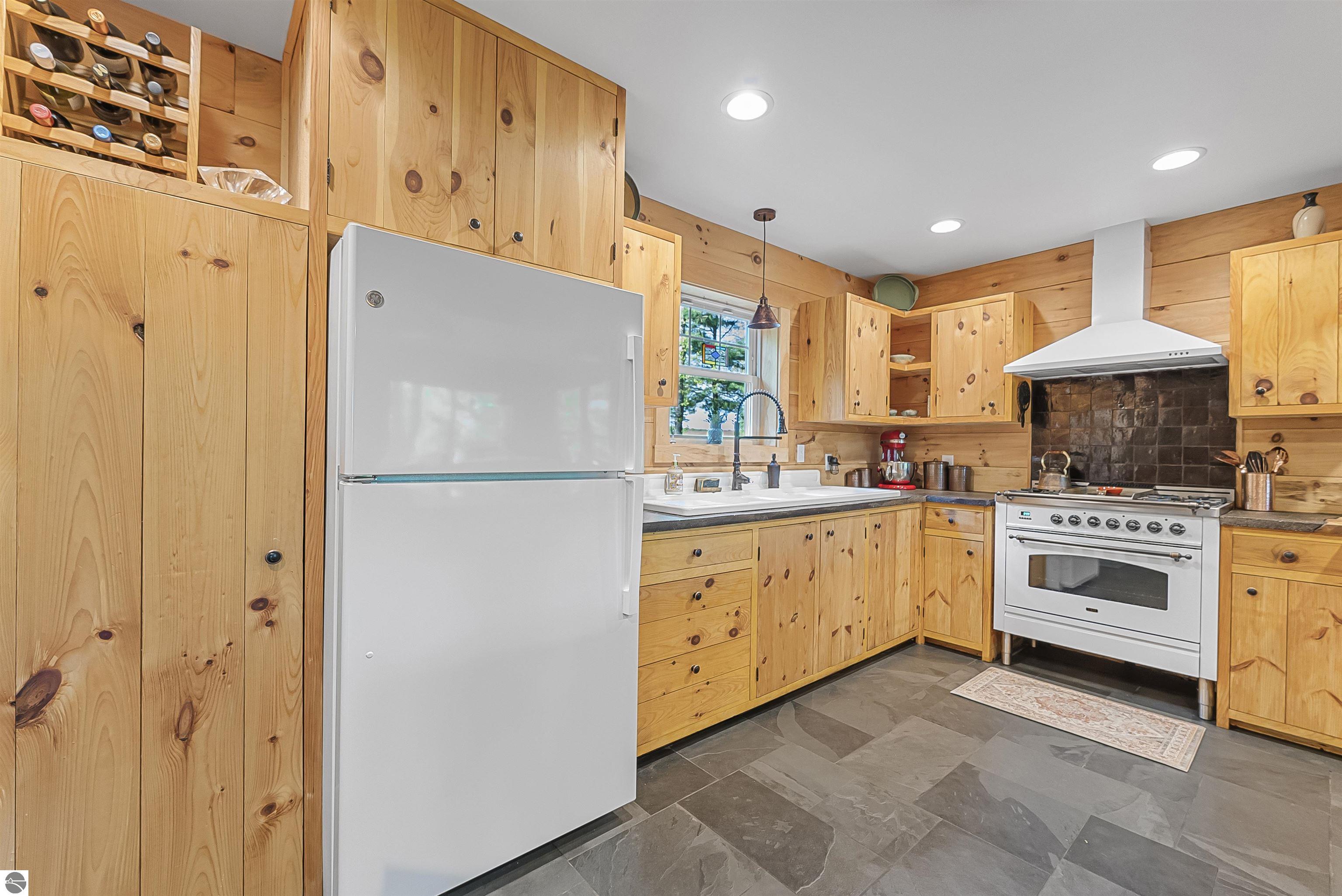 8088 N Roberts Road