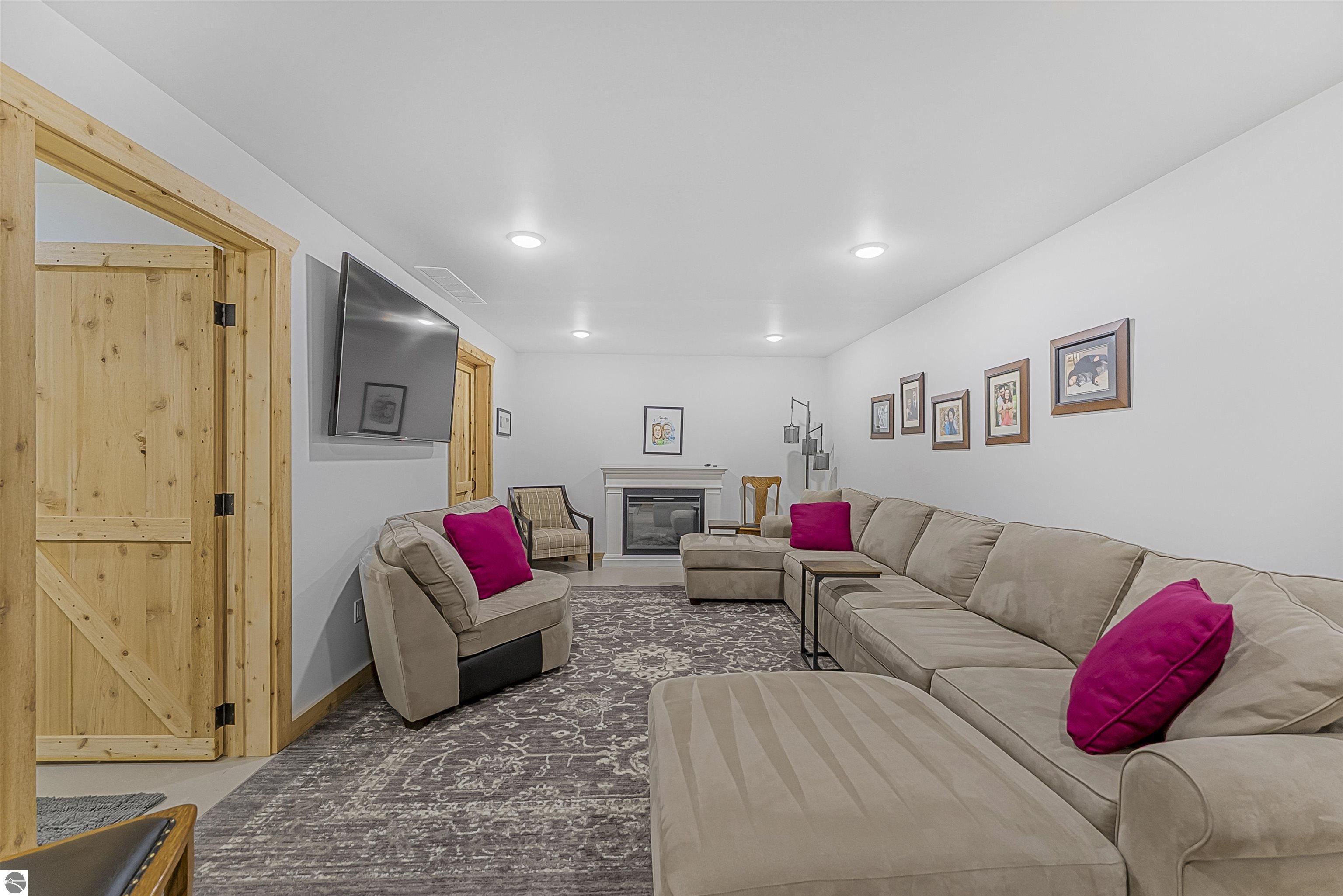 8088 N Roberts Road