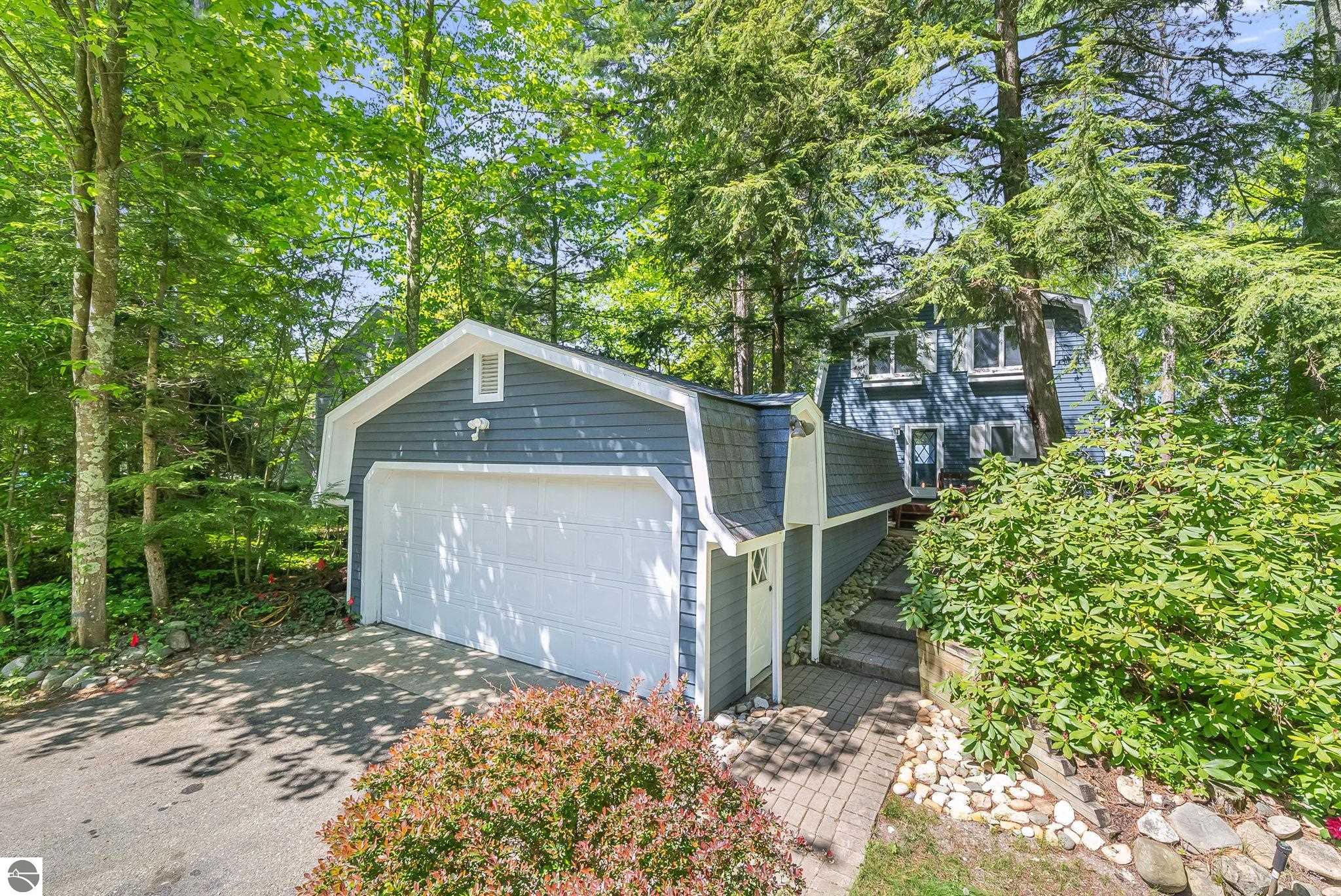 2014 Birchview Drive