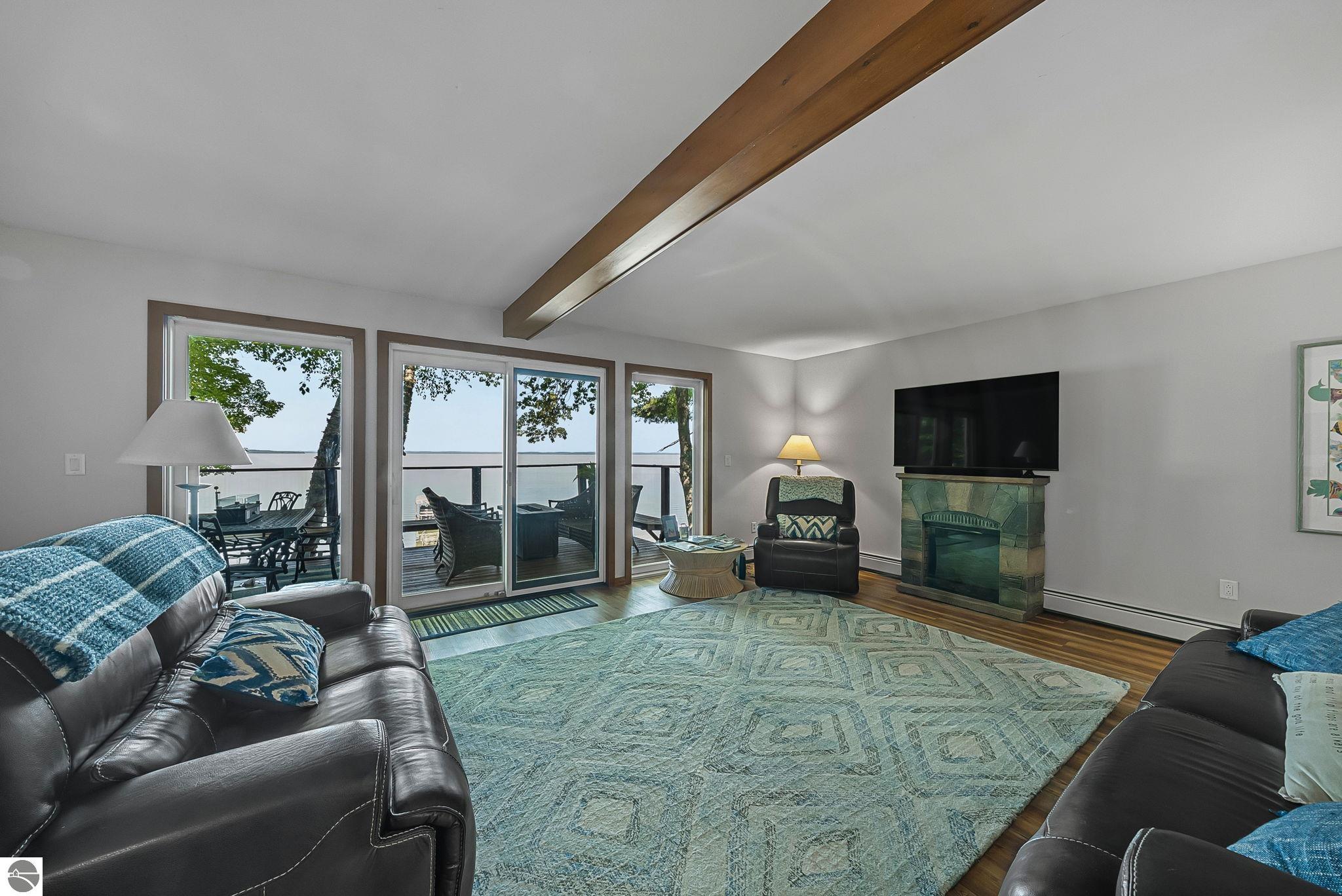 2014 Birchview Drive