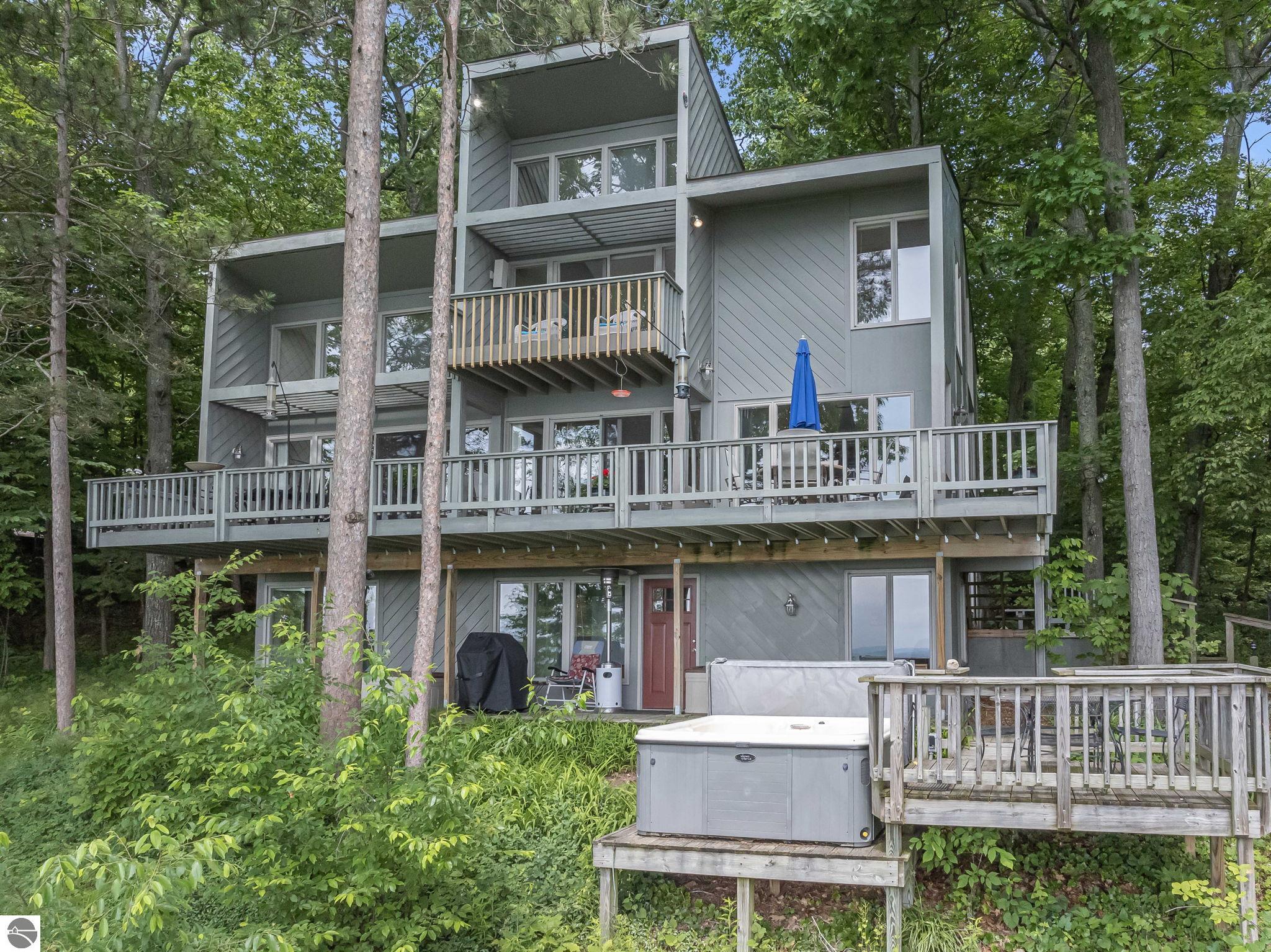 3058 Ishpeming Trail