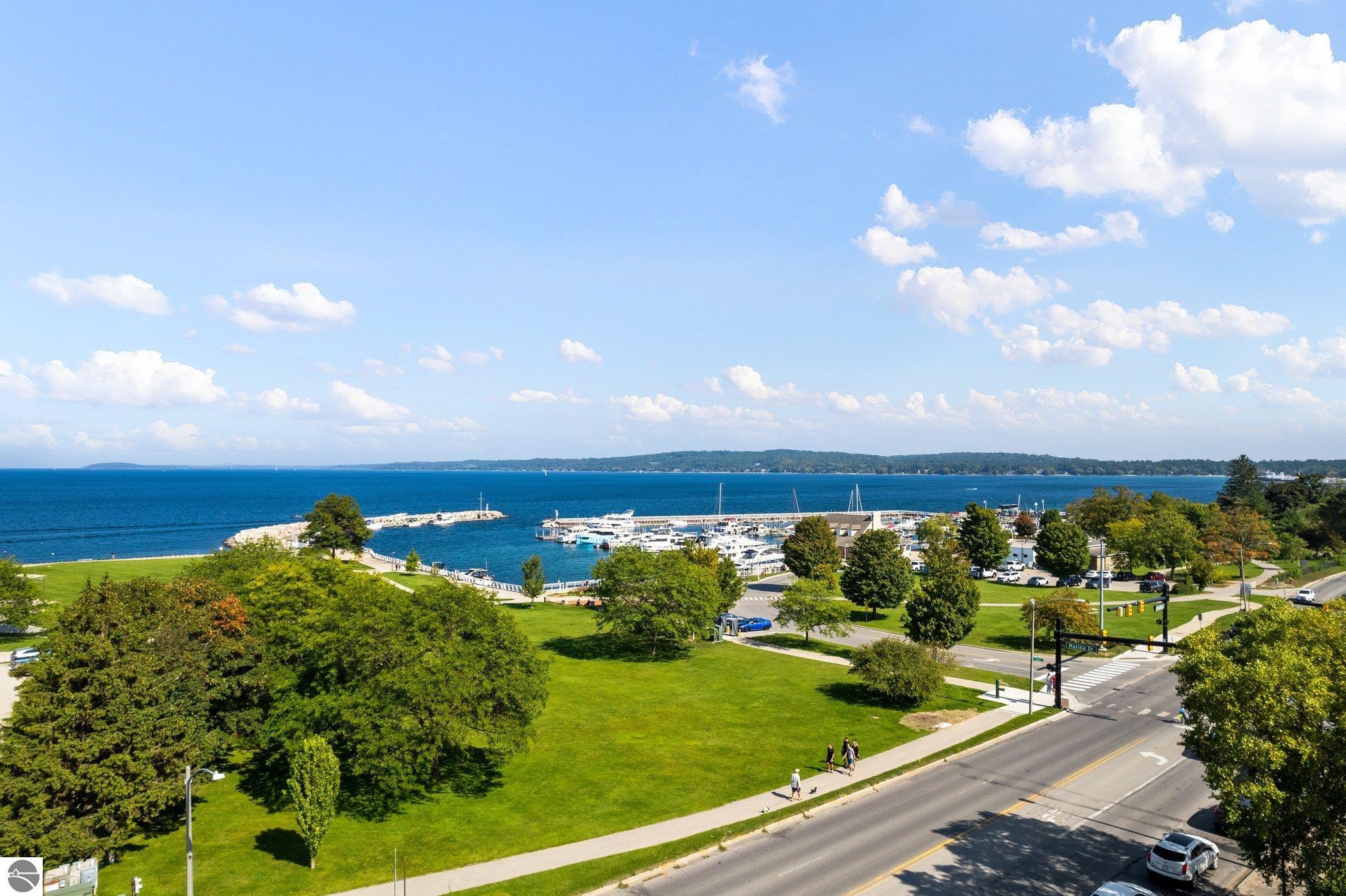 207 W Grandview # 301