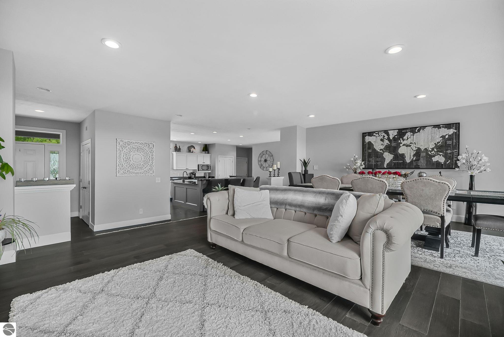 5062 Grayhawk Boulevard