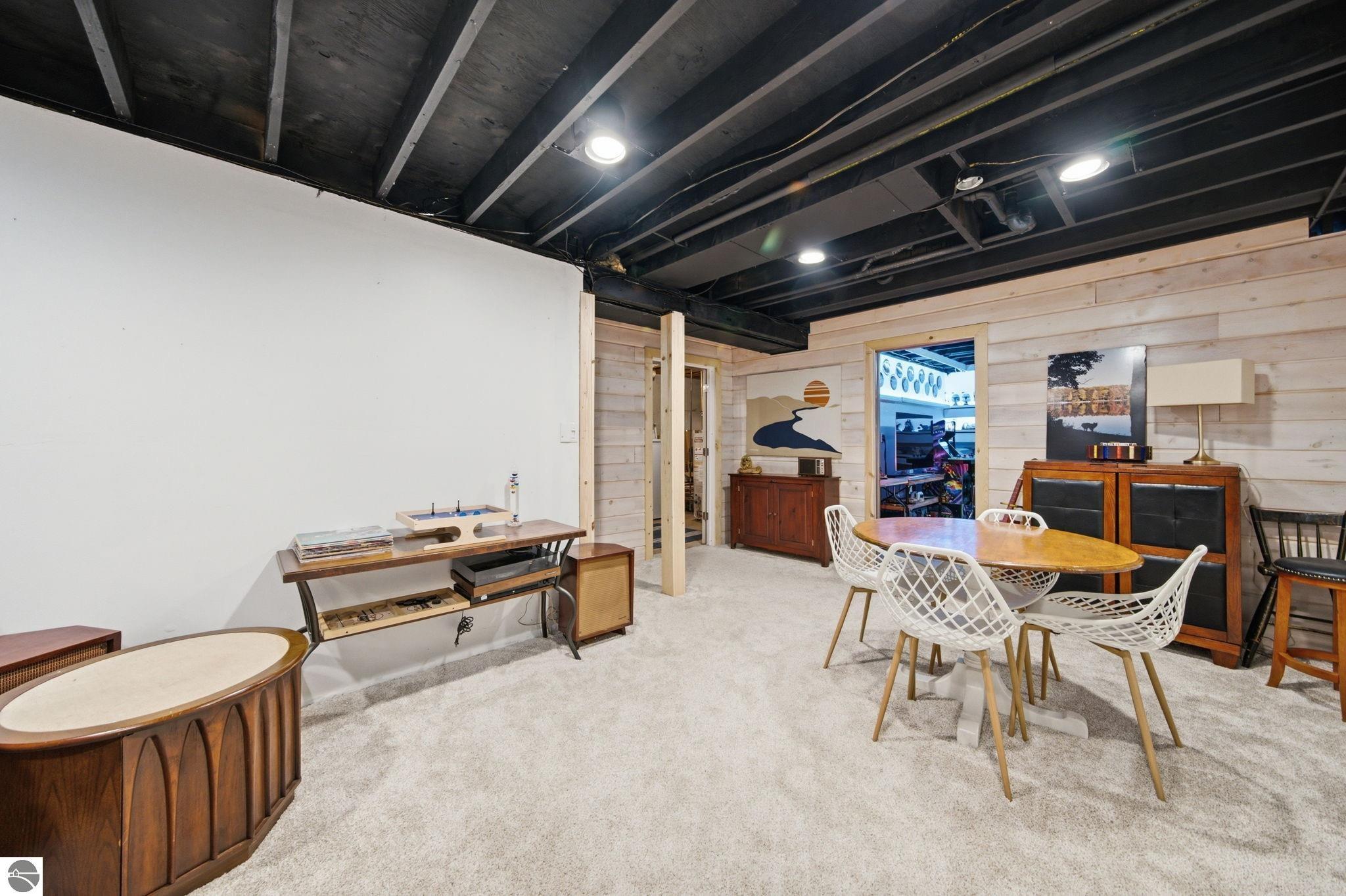 6075 Beverly Drive
