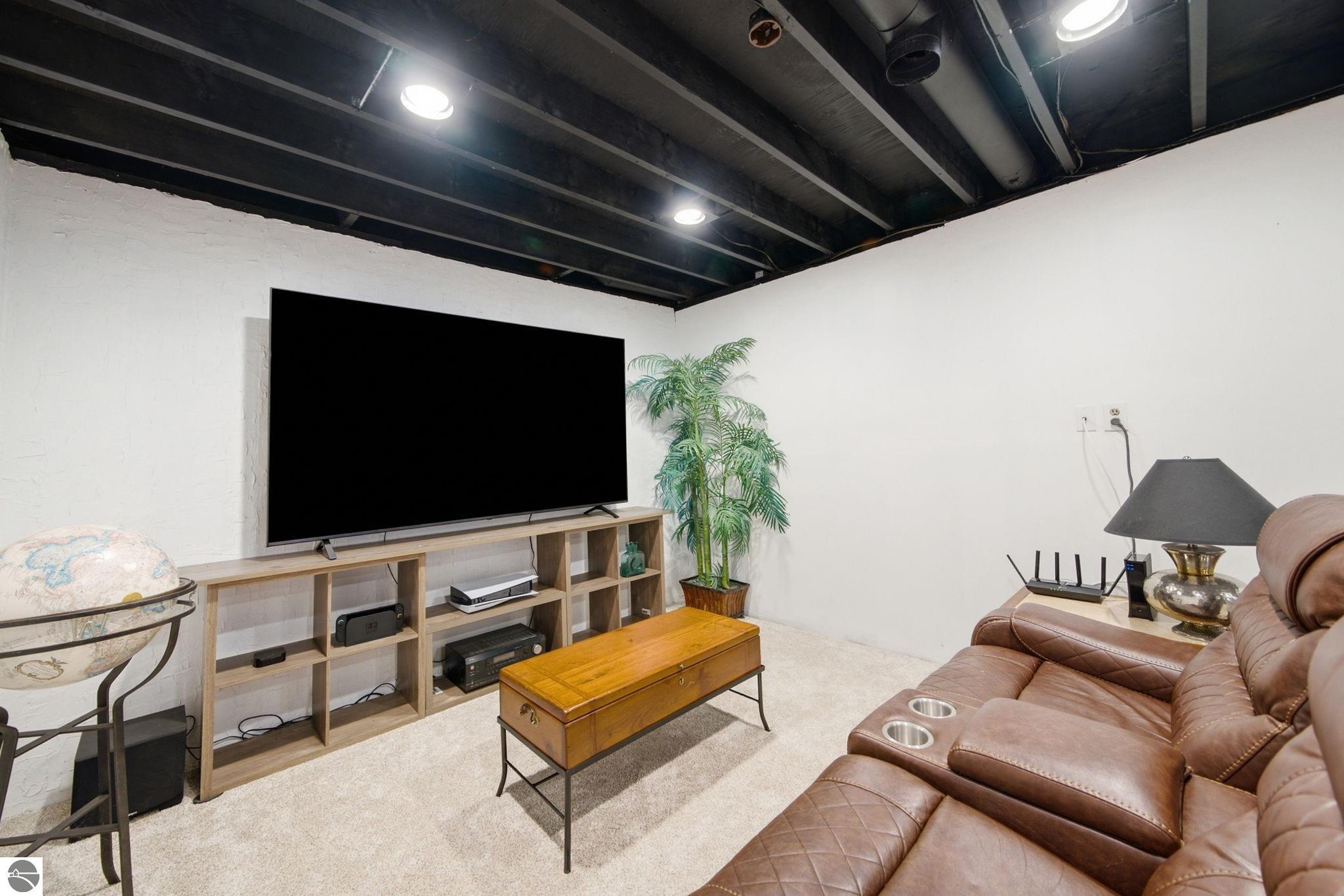 6075 Beverly Drive