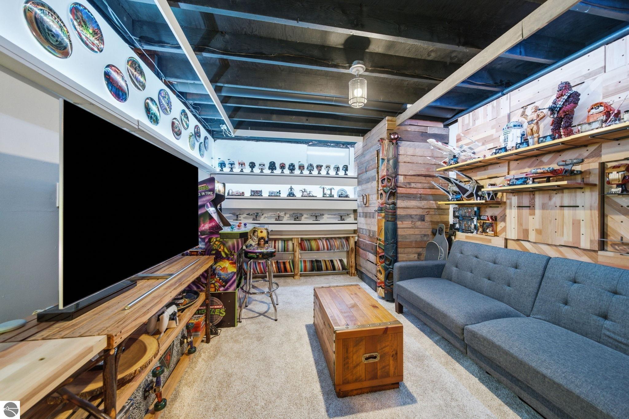 6075 Beverly Drive