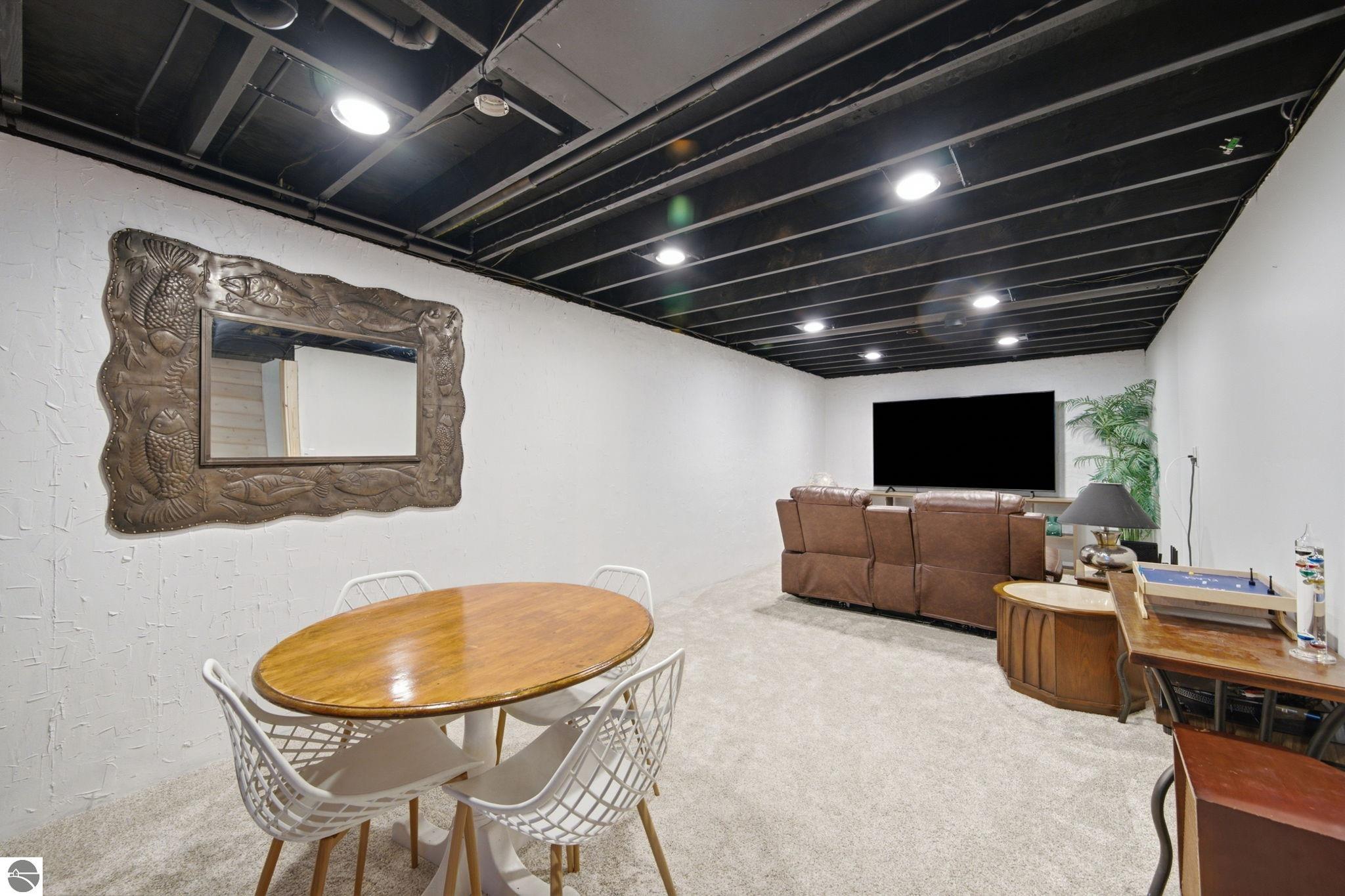 6075 Beverly Drive
