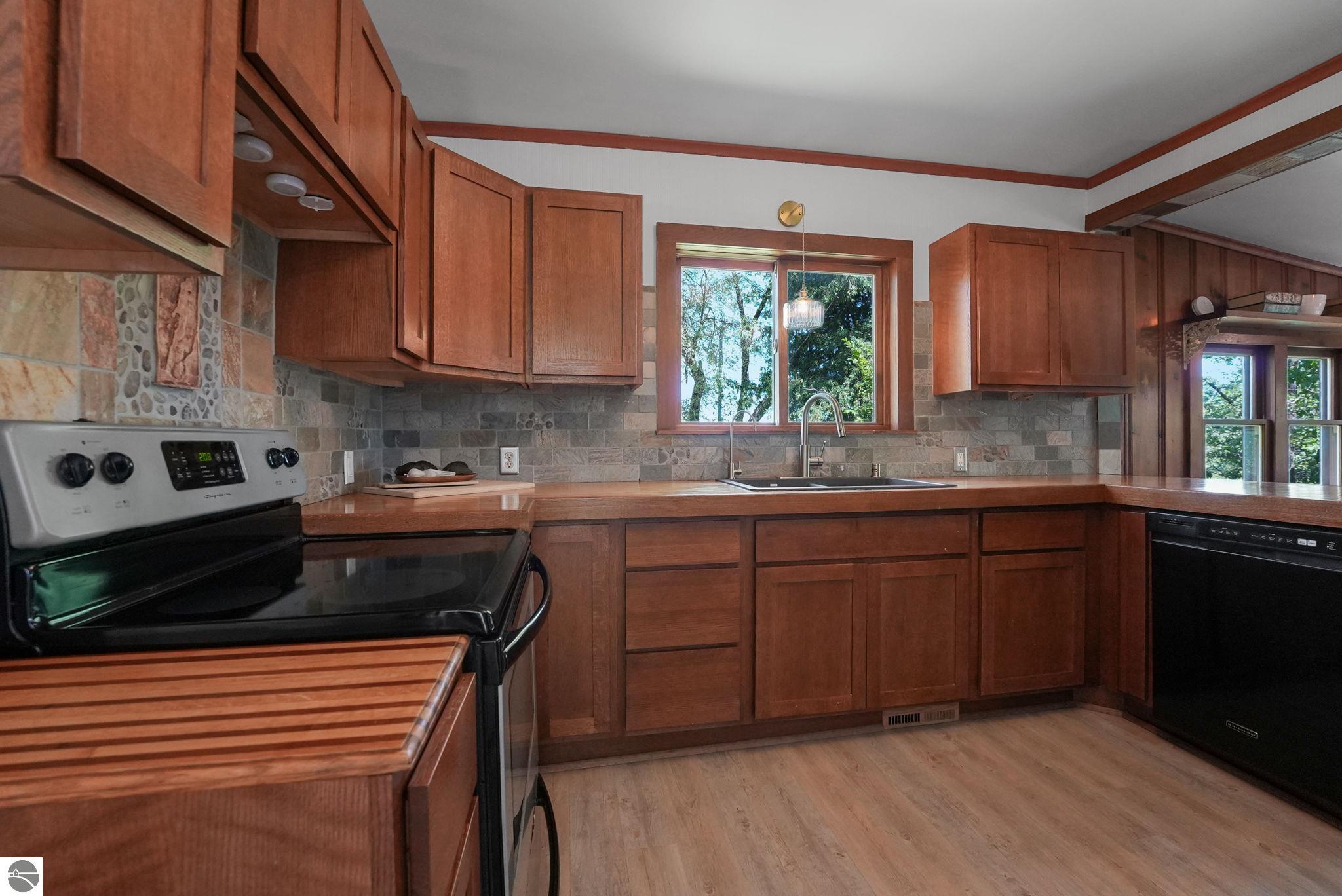 12372 Center Road