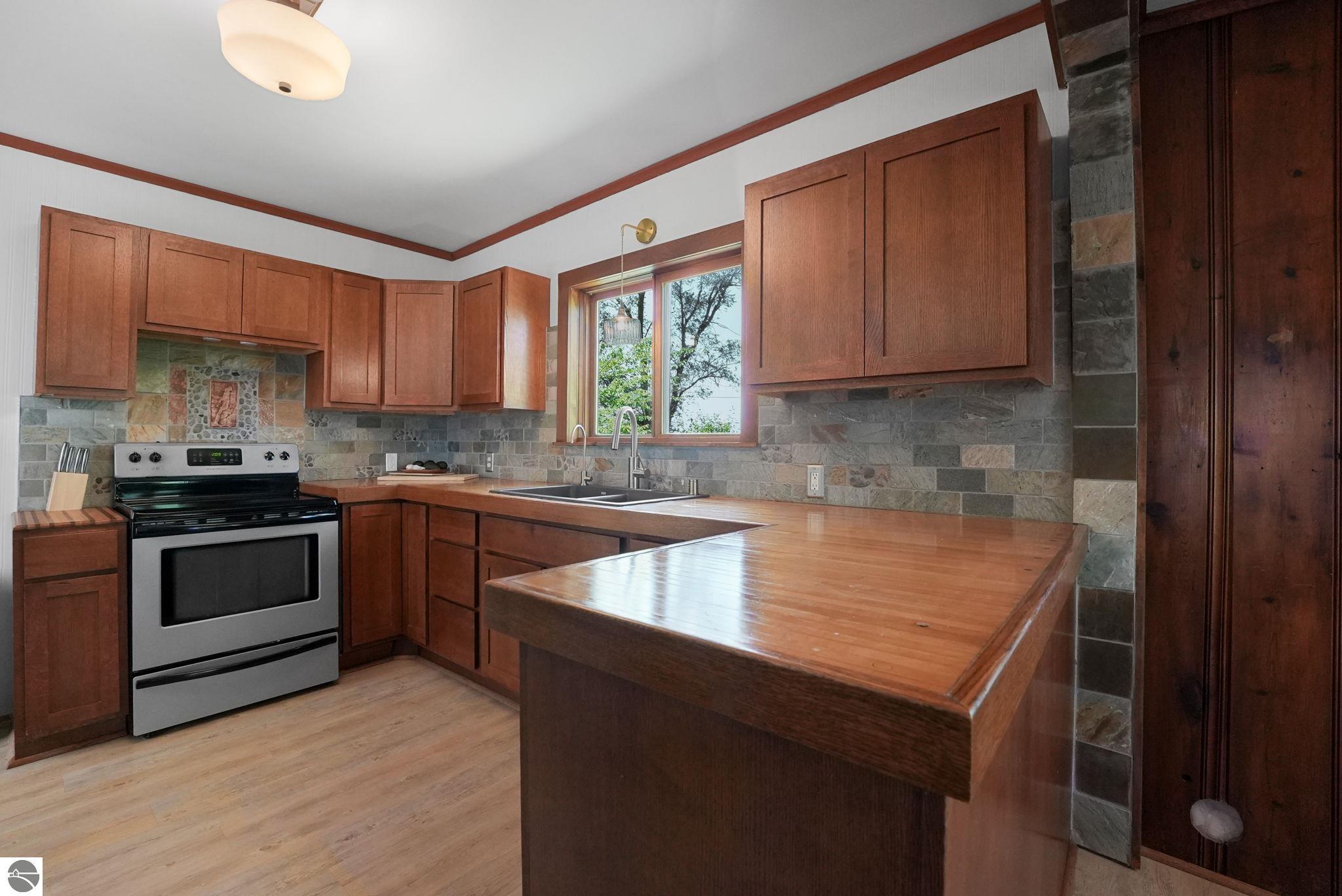 12372 Center Road