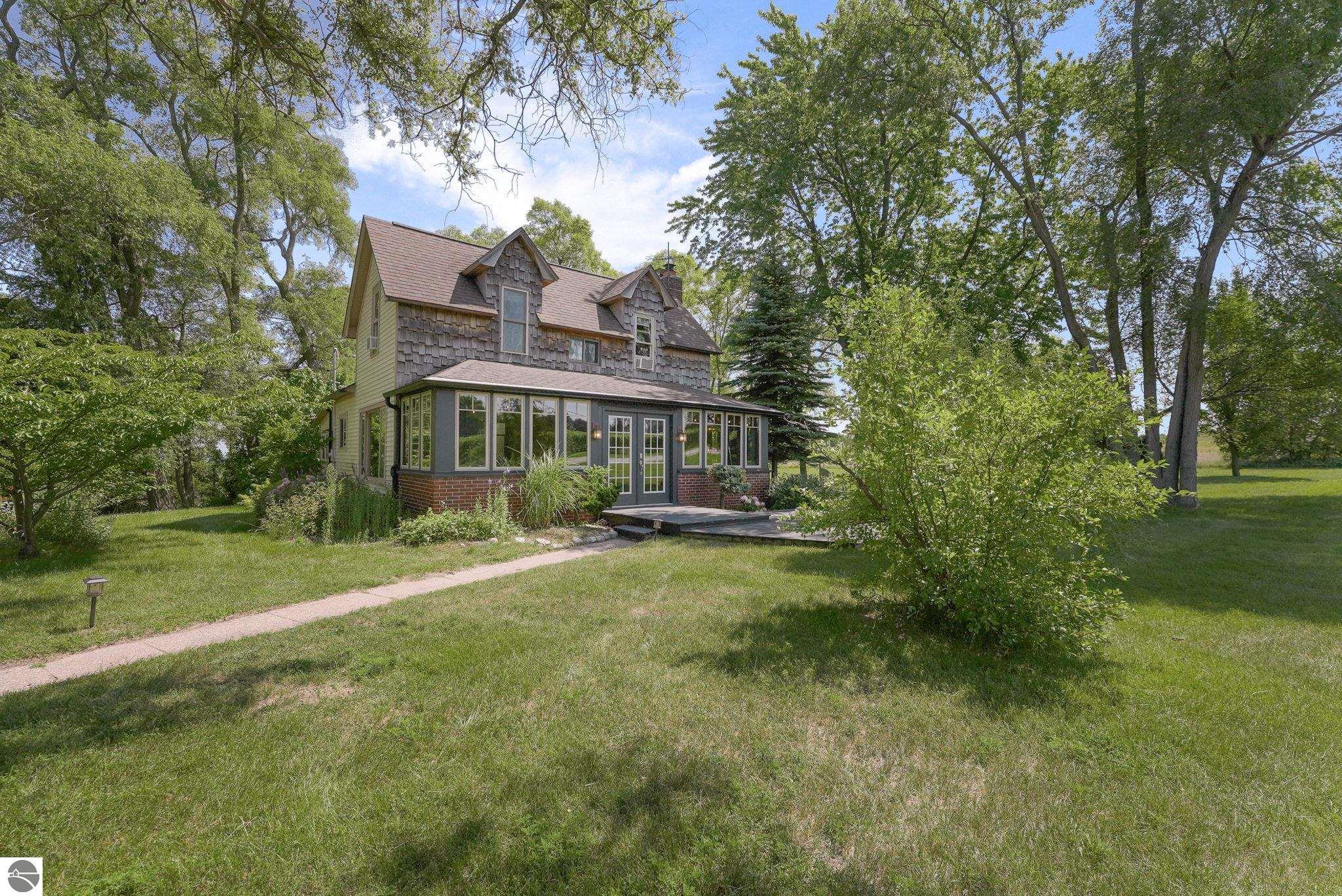 12372 Center Road