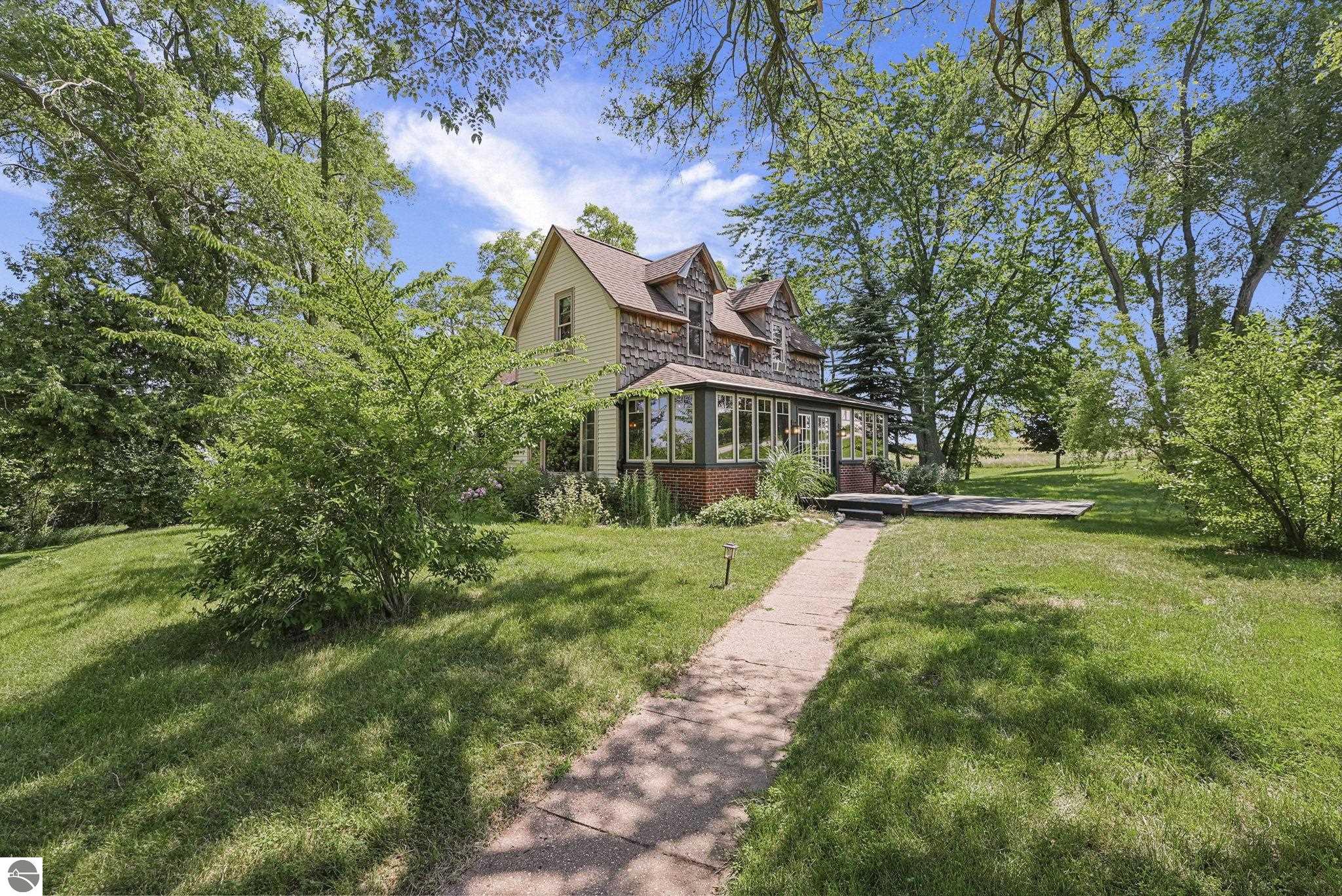 12372 Center Road