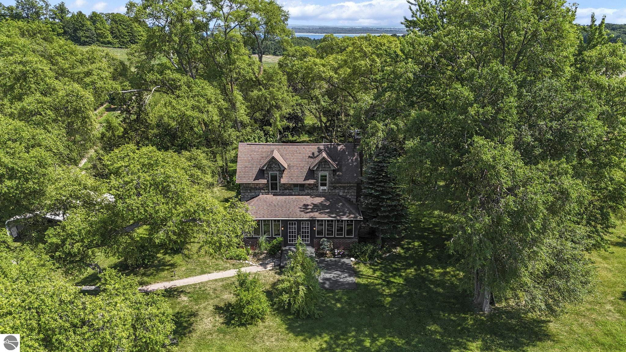 12372 Center Road