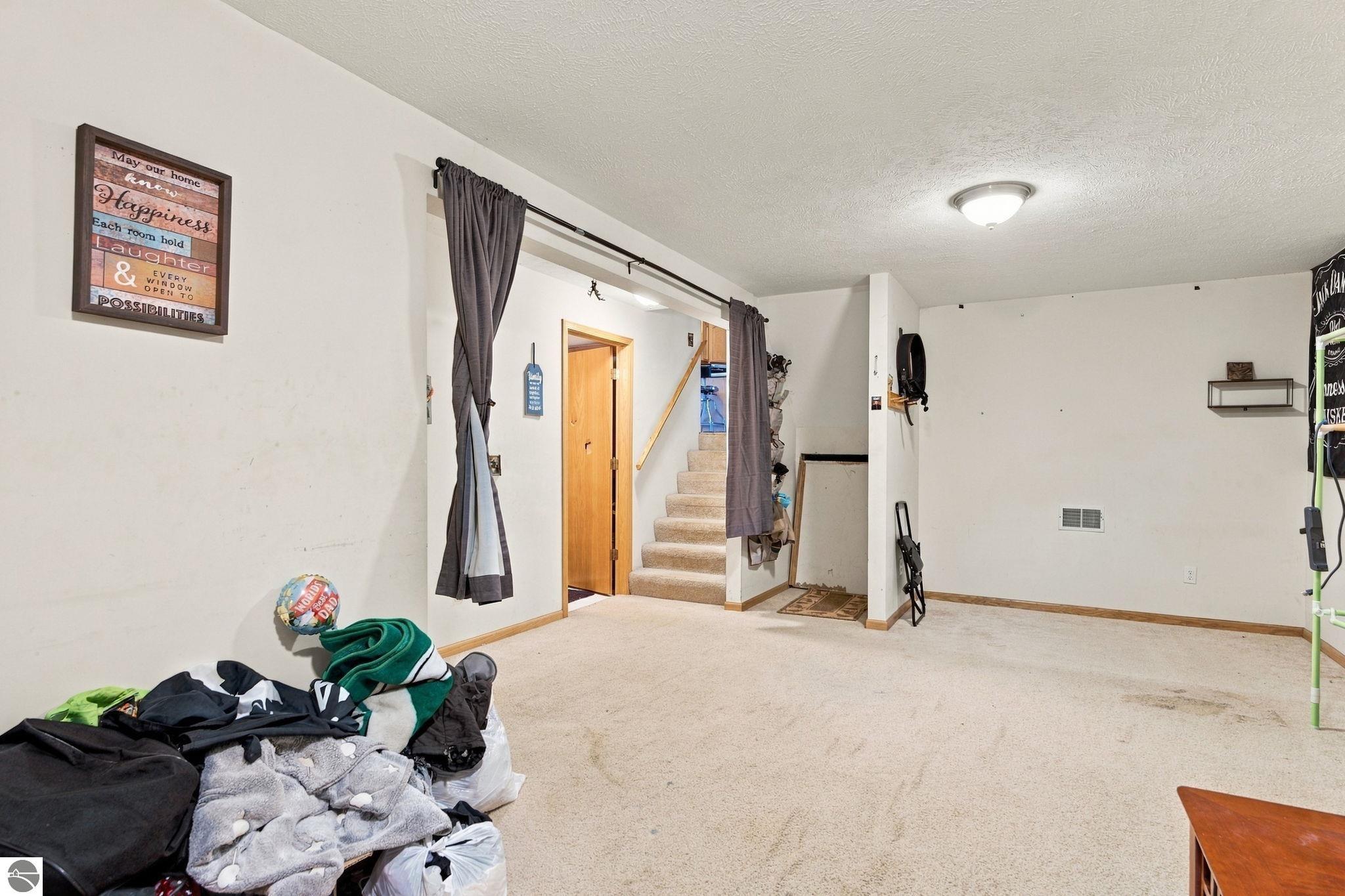 2005 Holland Circle