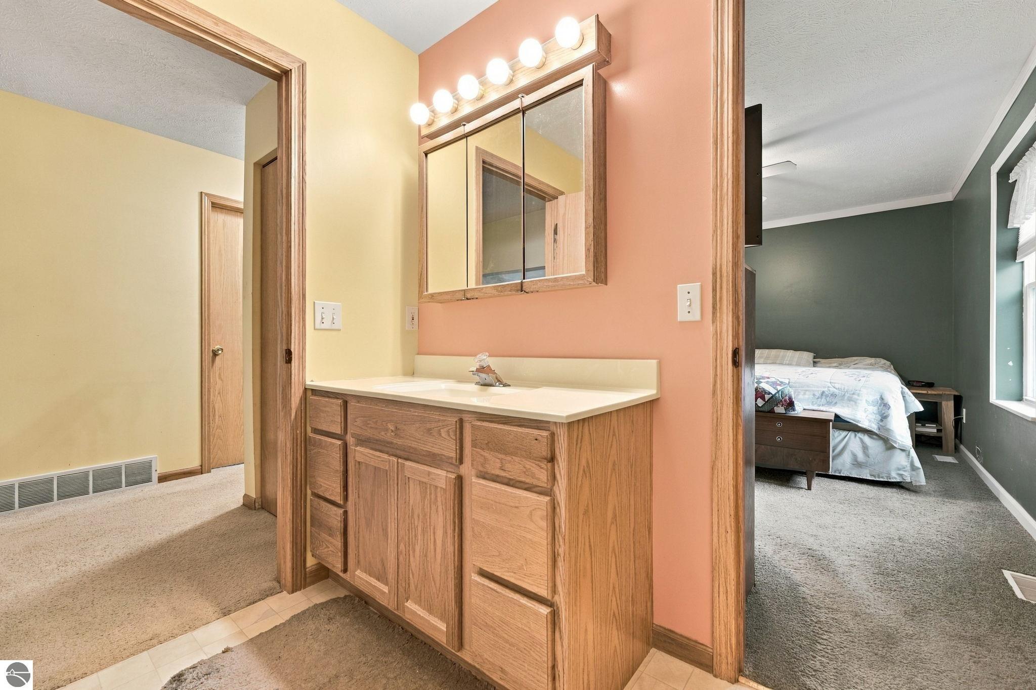 2005 Holland Circle