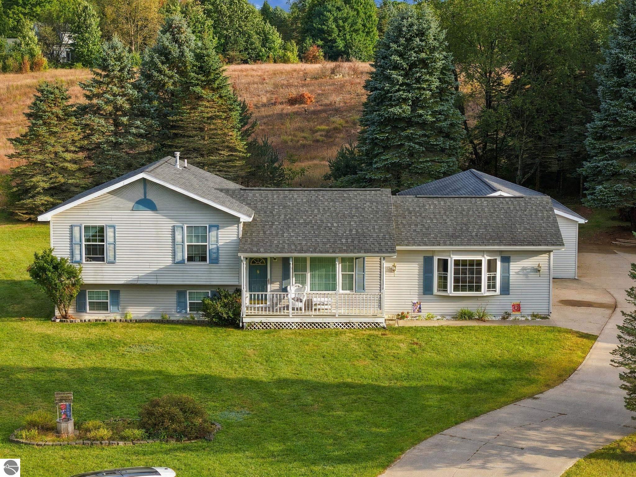 2005 Holland Circle