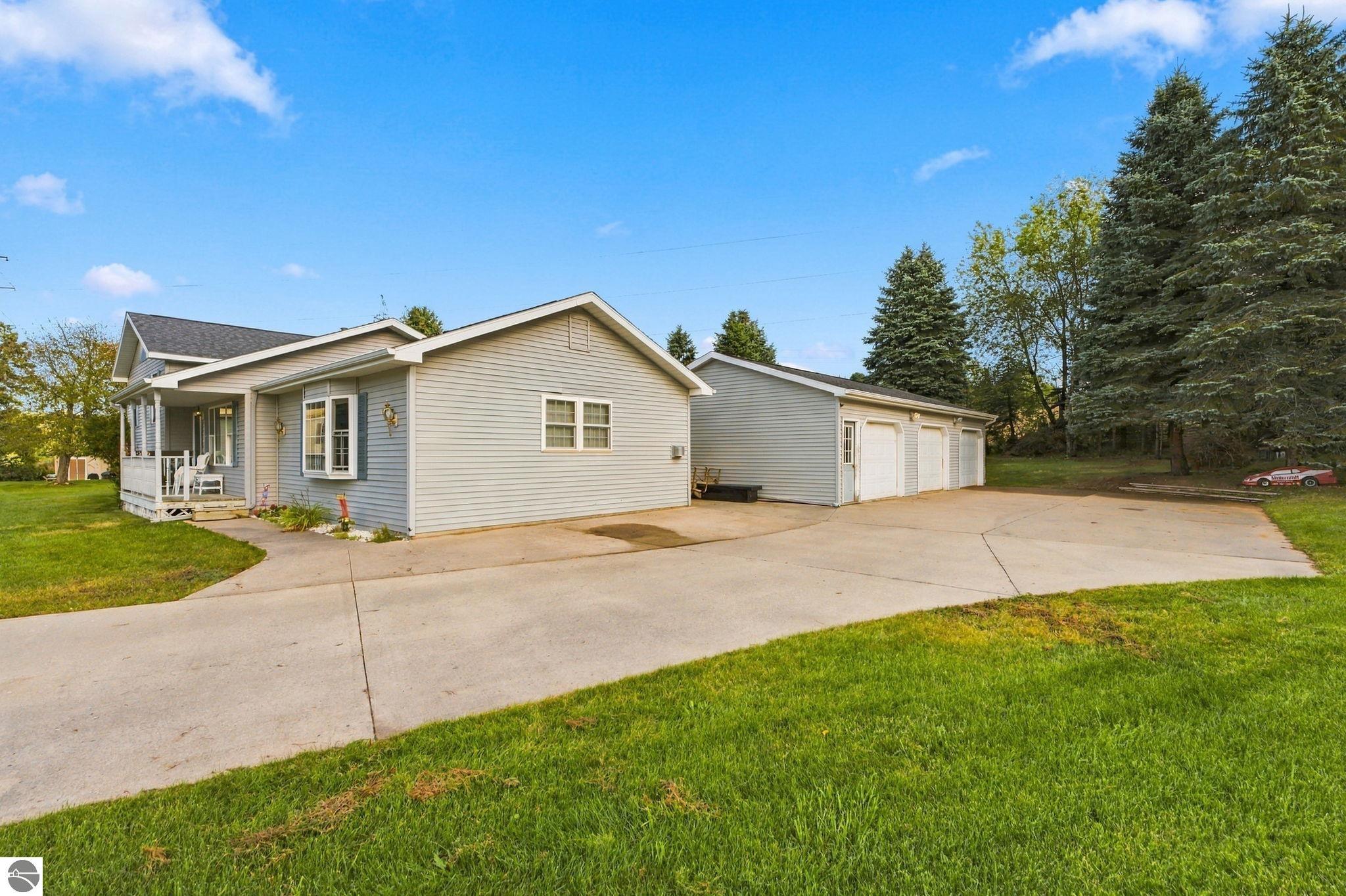 2005 Holland Circle