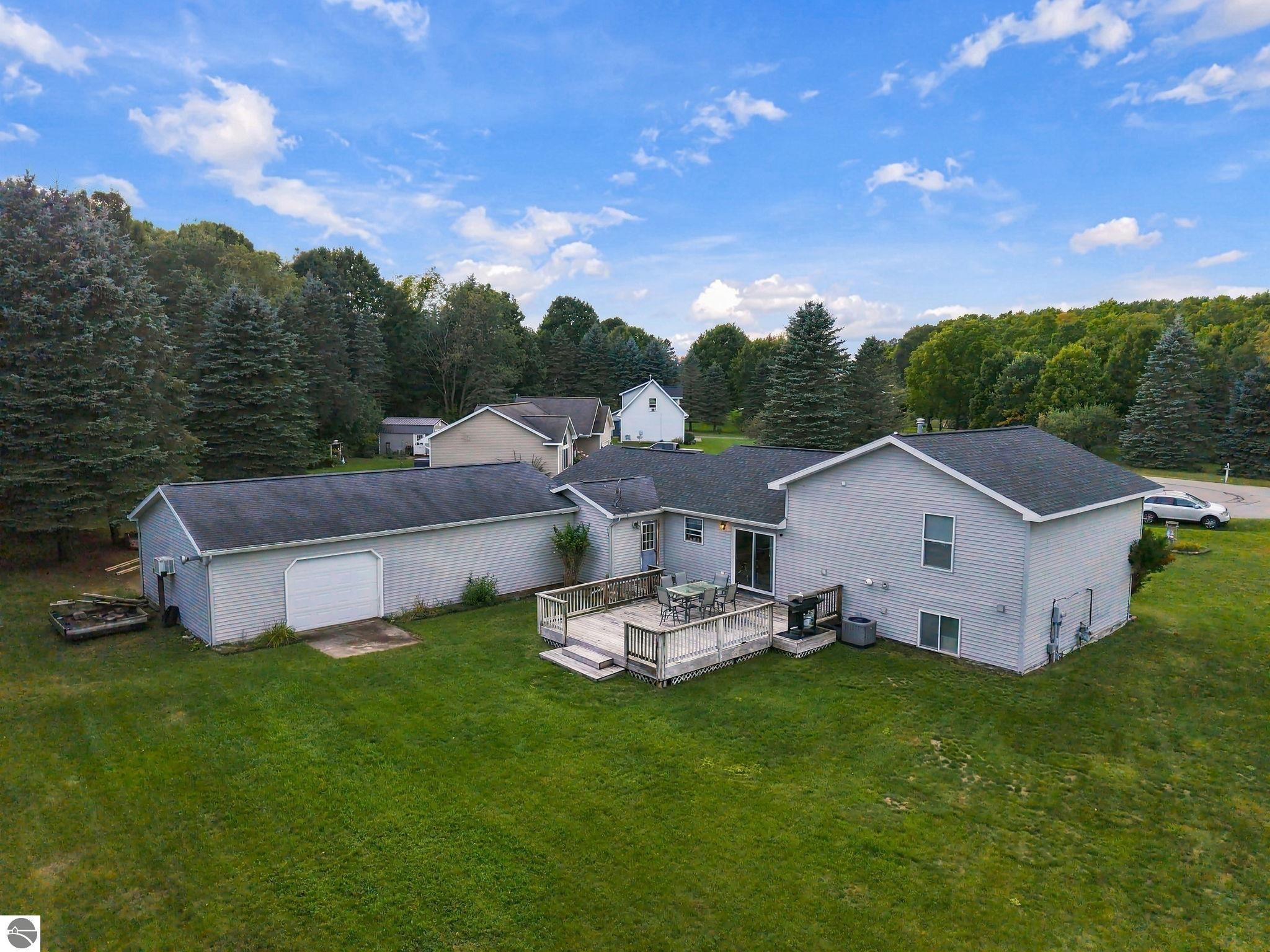 2005 Holland Circle