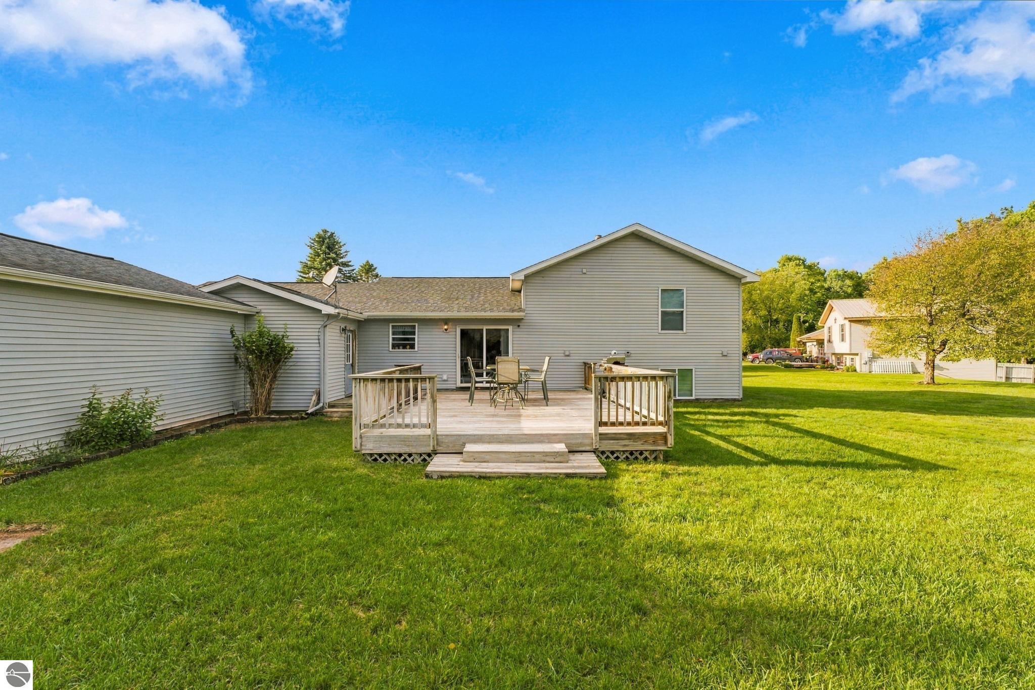 2005 Holland Circle