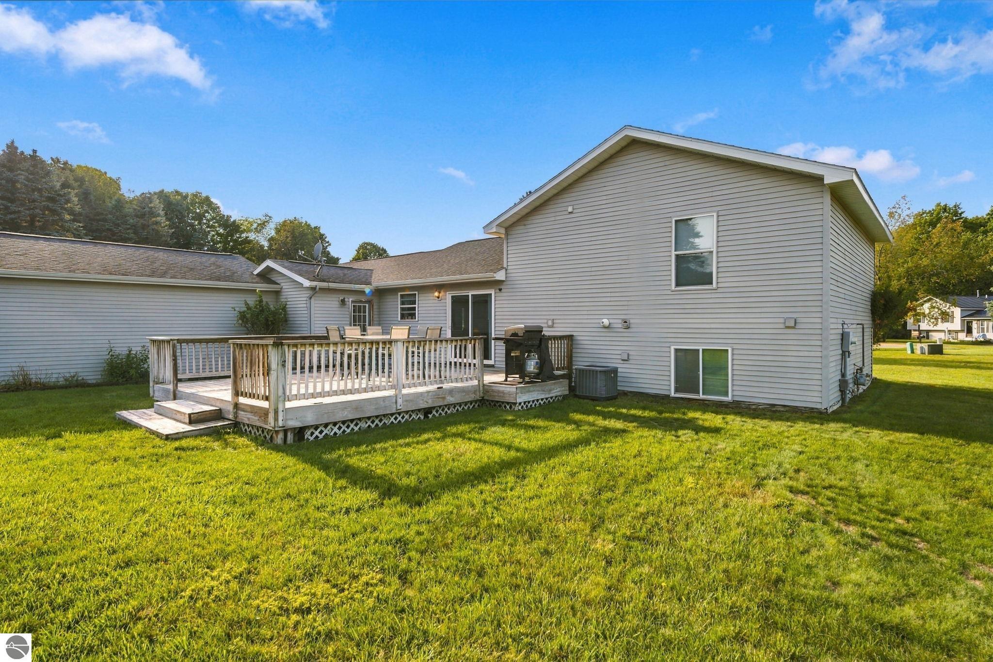 2005 Holland Circle