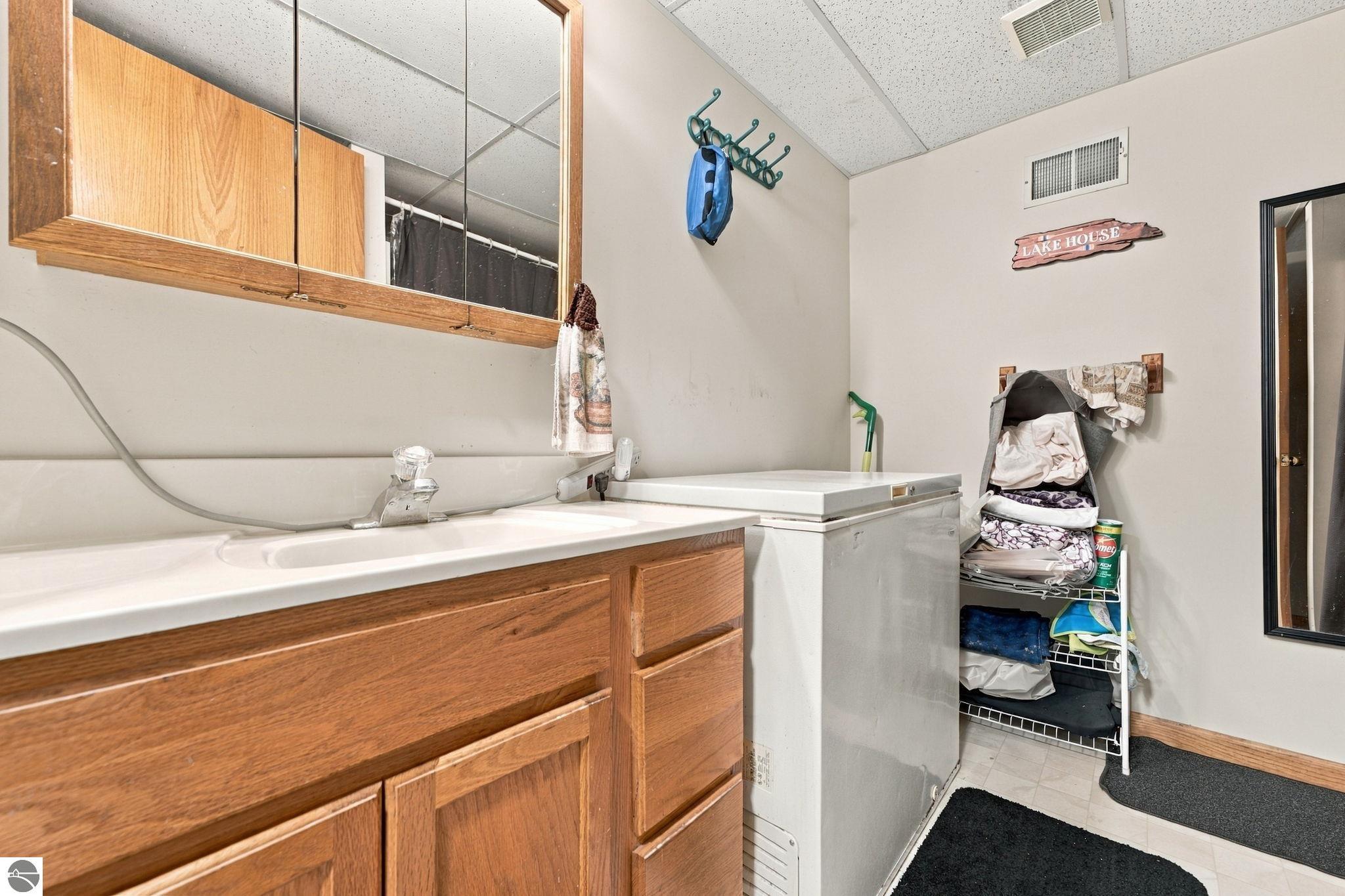 2005 Holland Circle