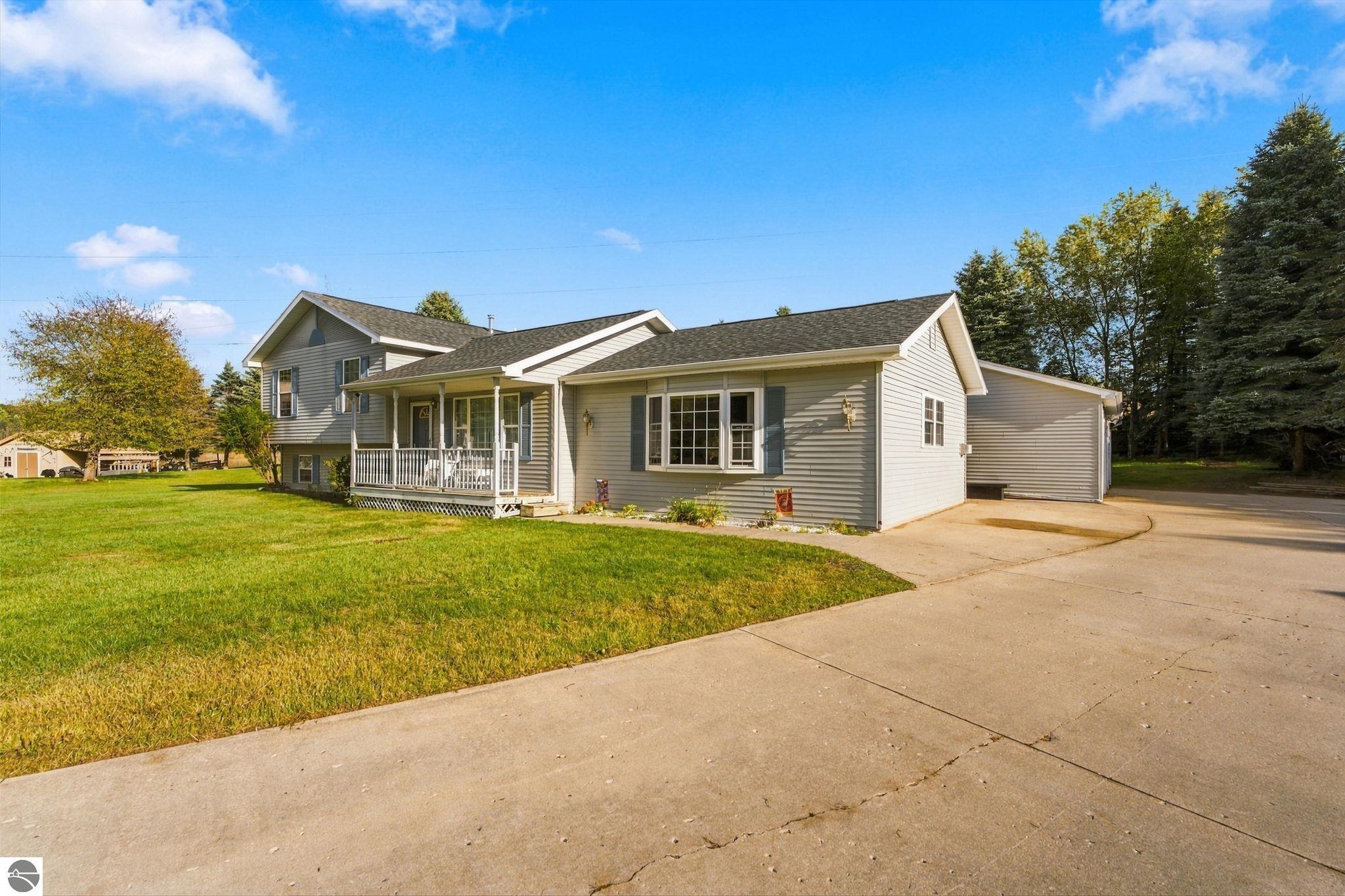 2005 Holland Circle