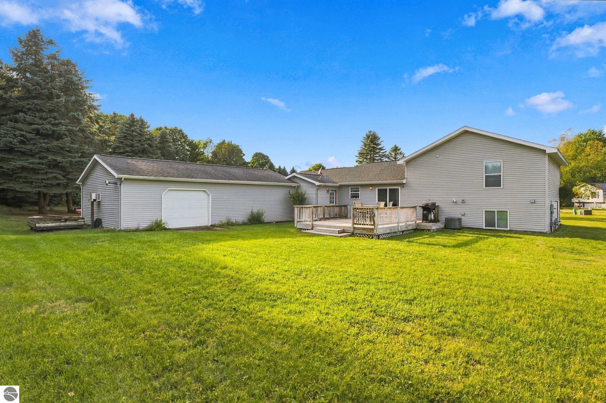 2005 Holland Circle