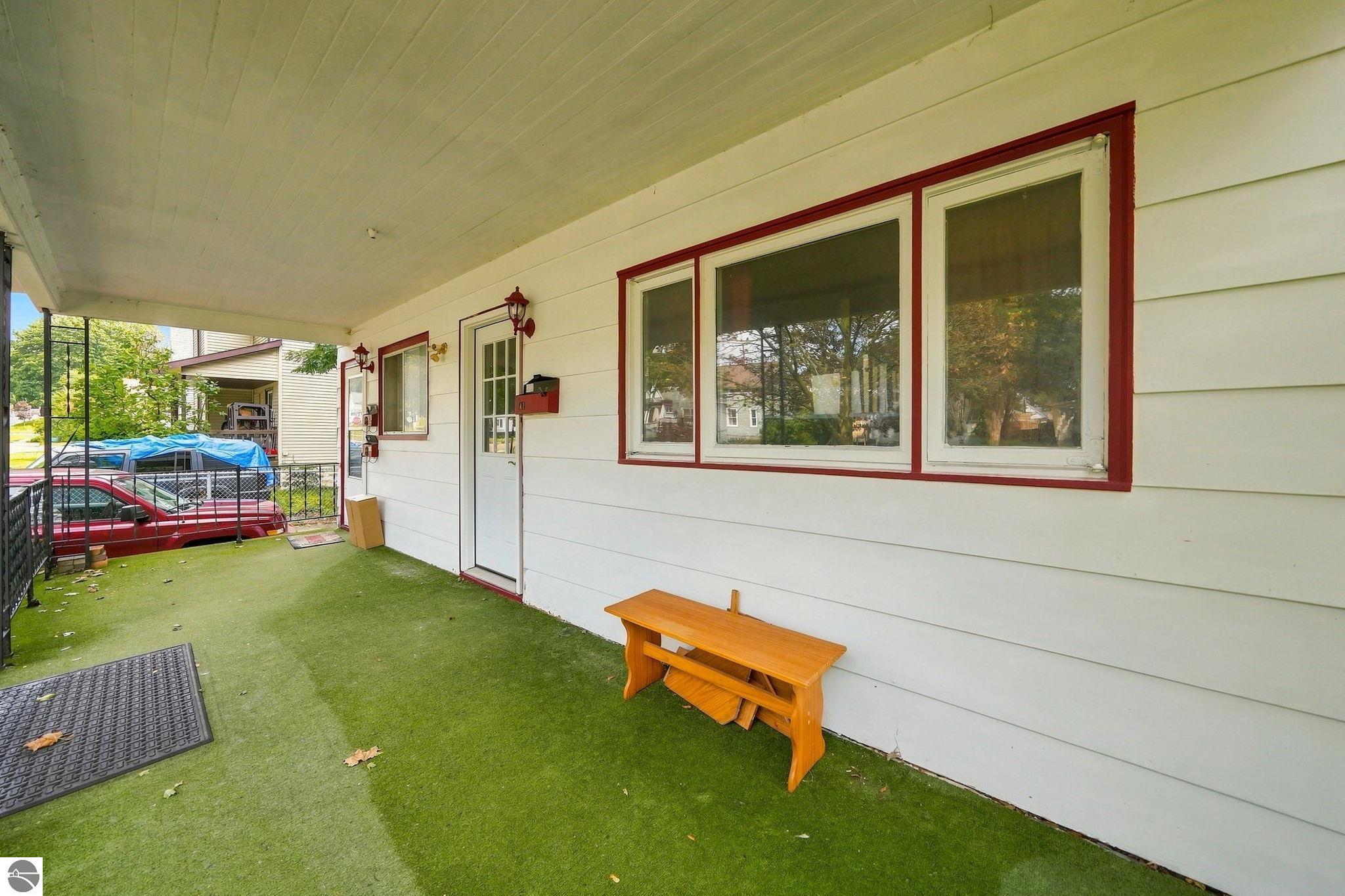 320 Howard Street